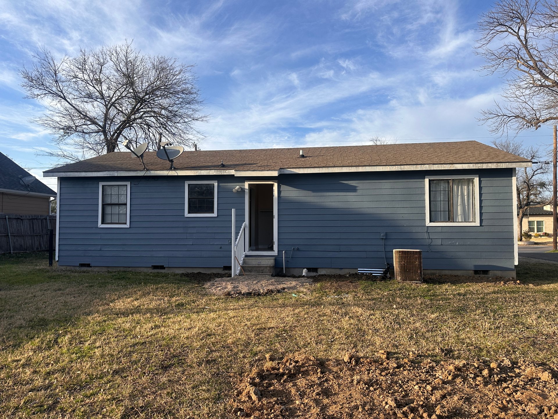 806 E Standifer