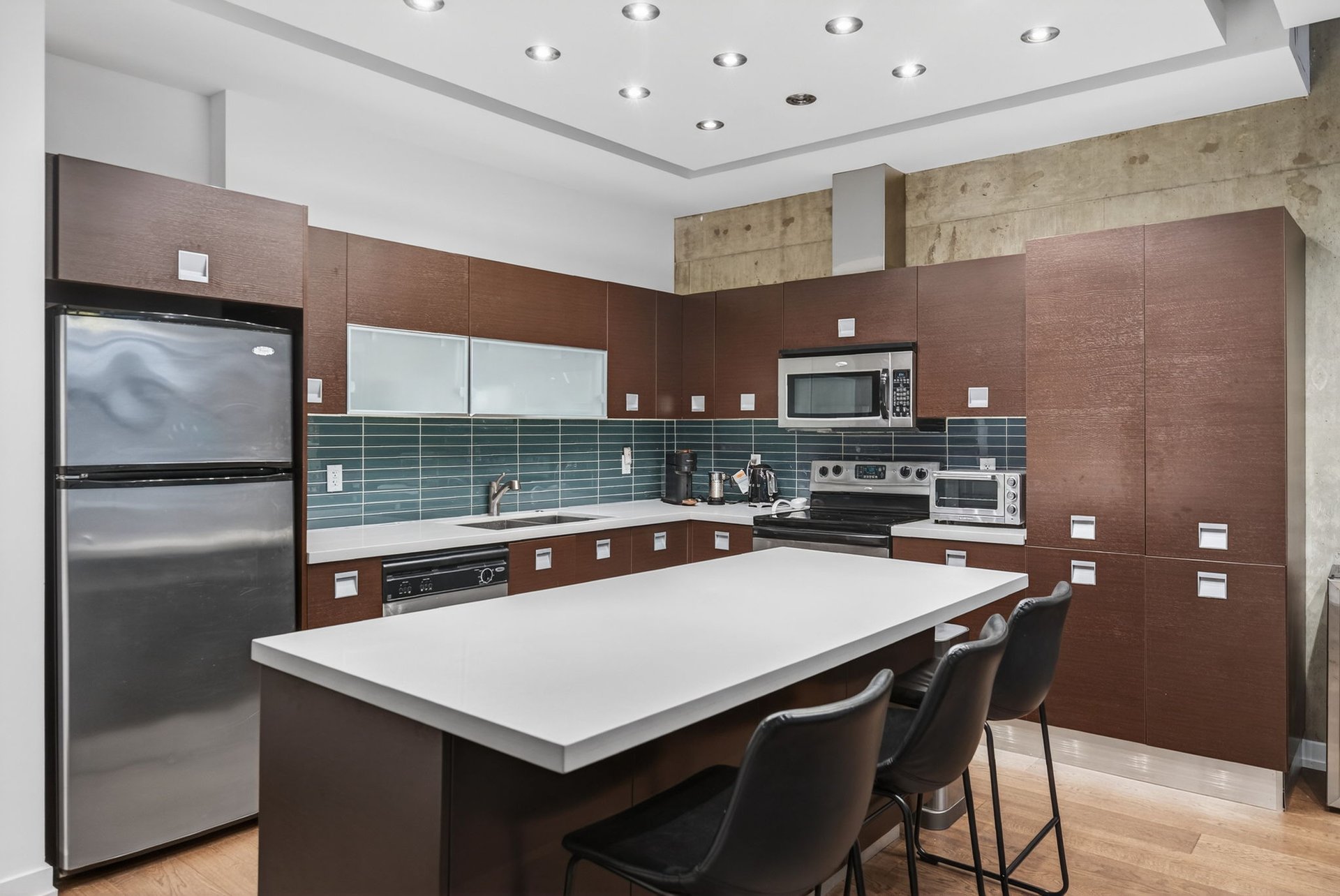  SOLD: In The Heart Of Vibrant King West