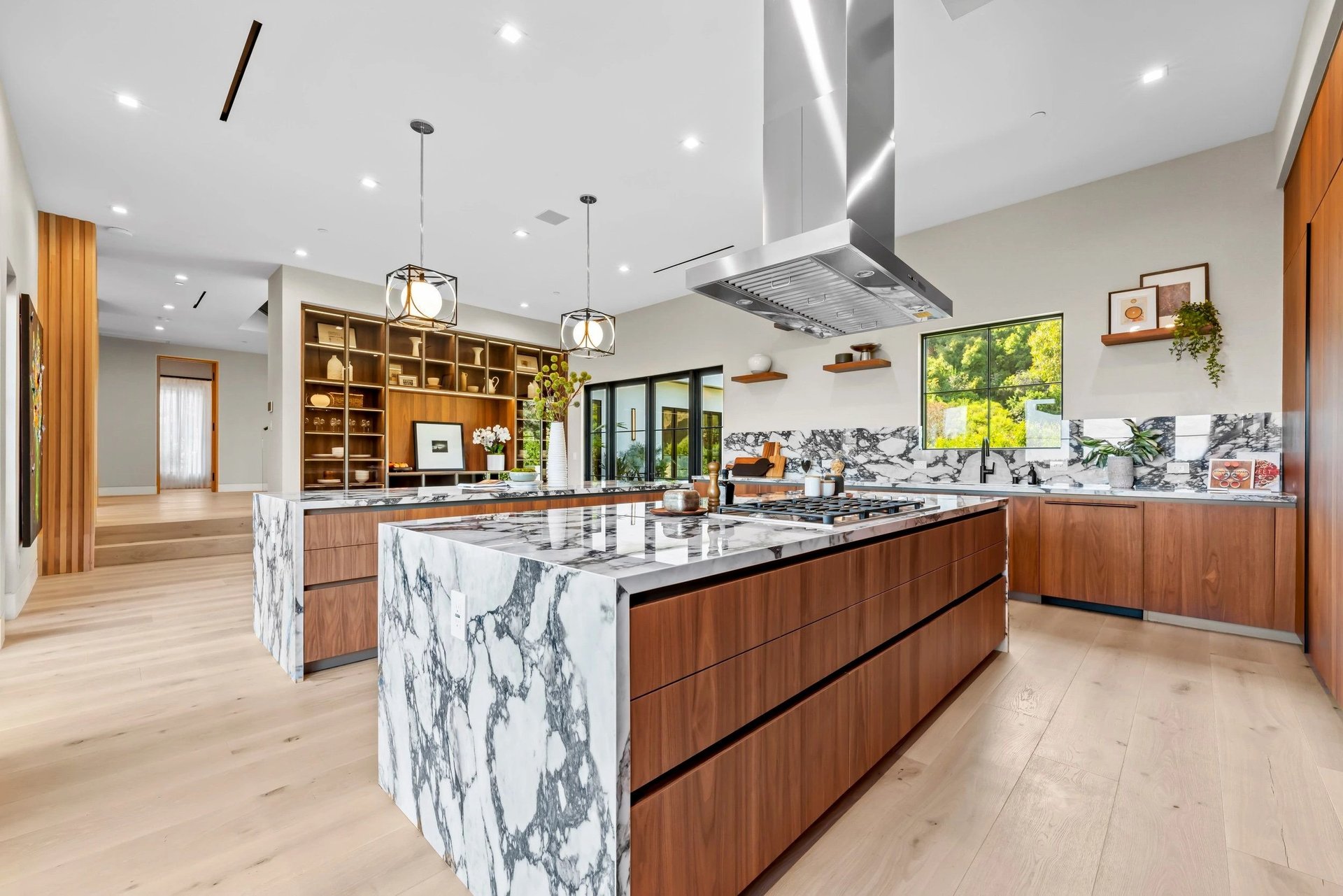 924 Linda Flora Dr
