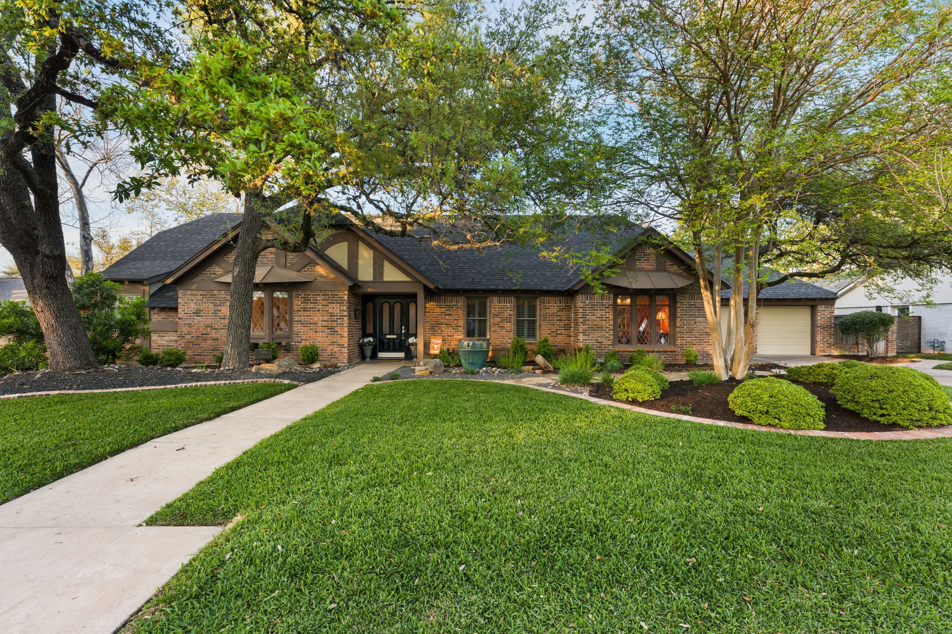 4216 Tallowood DR