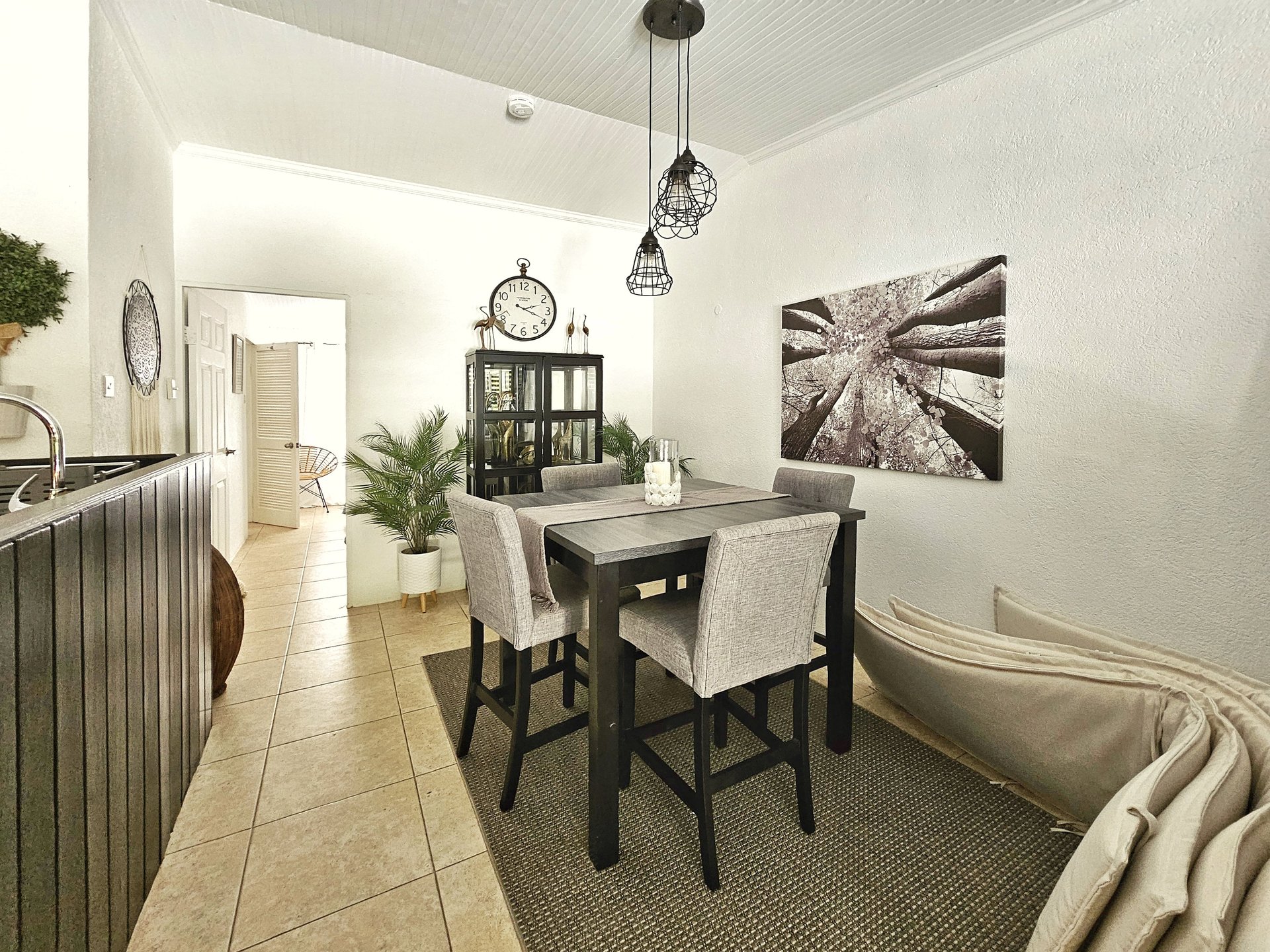 Poui Avenue 122
