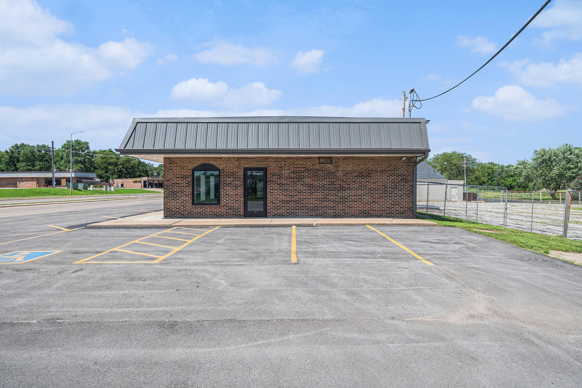 3525 N 90th