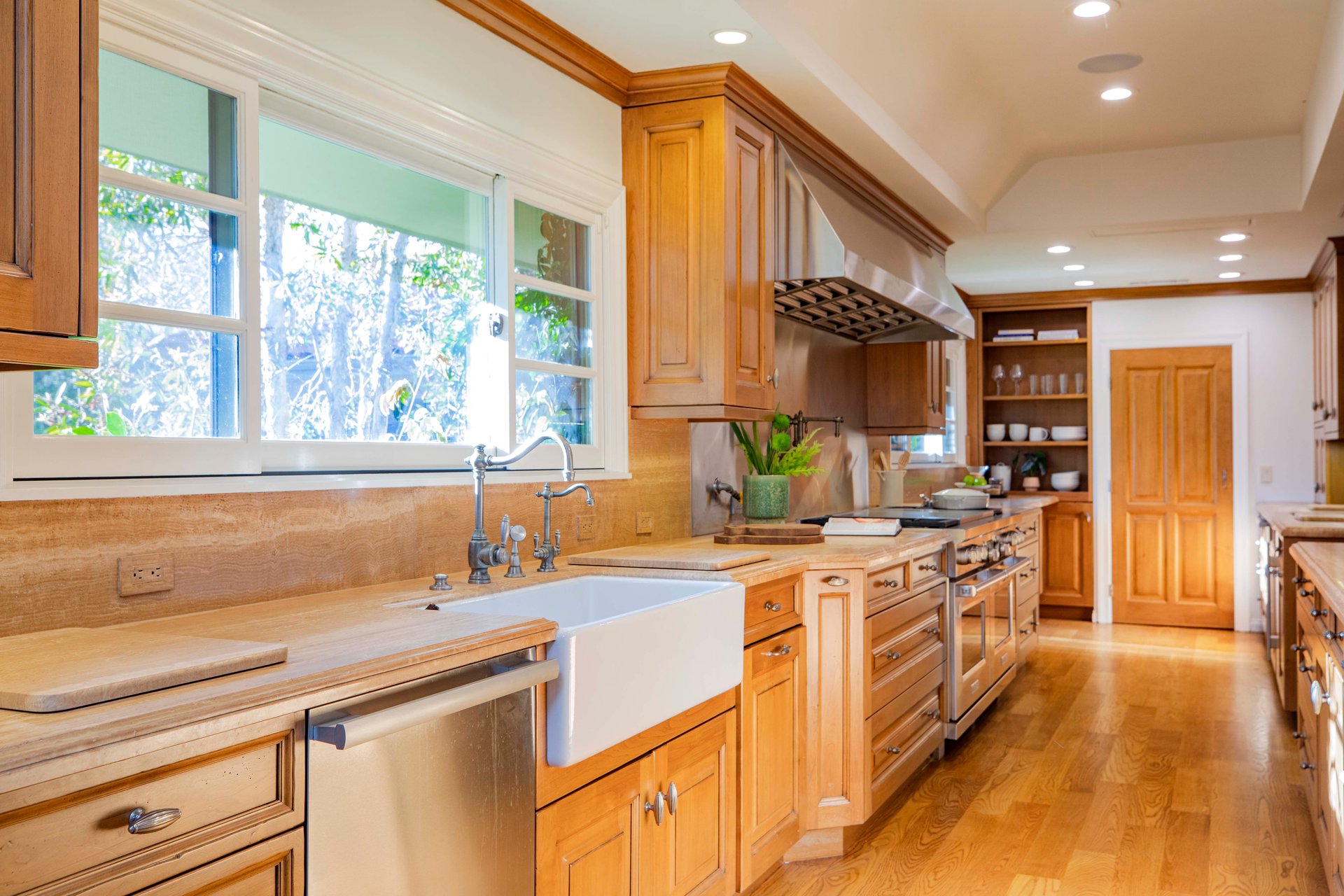 1296 Capri Dr, Pacific Palisades