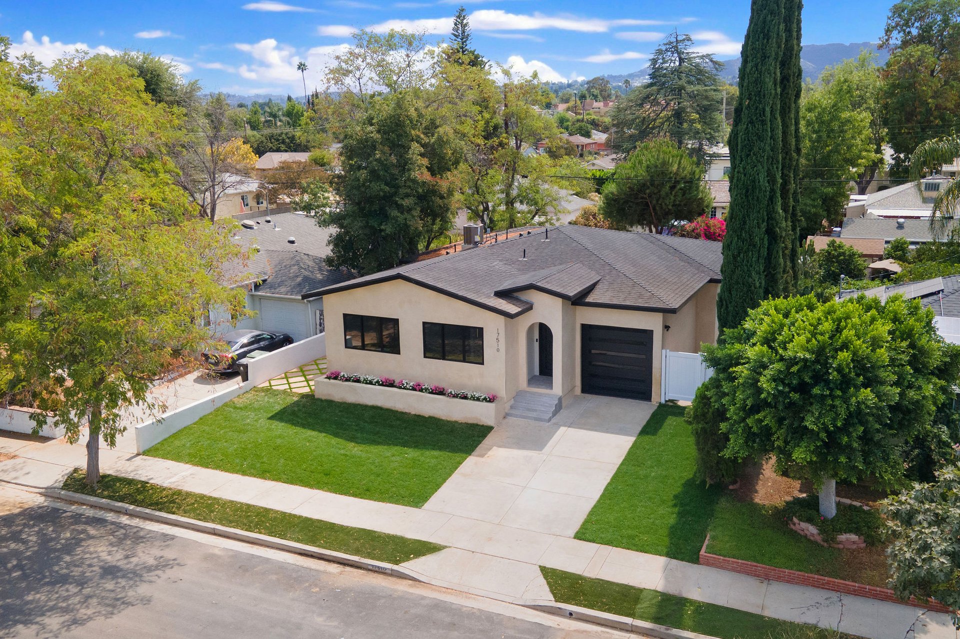 17510 Miranda St, Encino