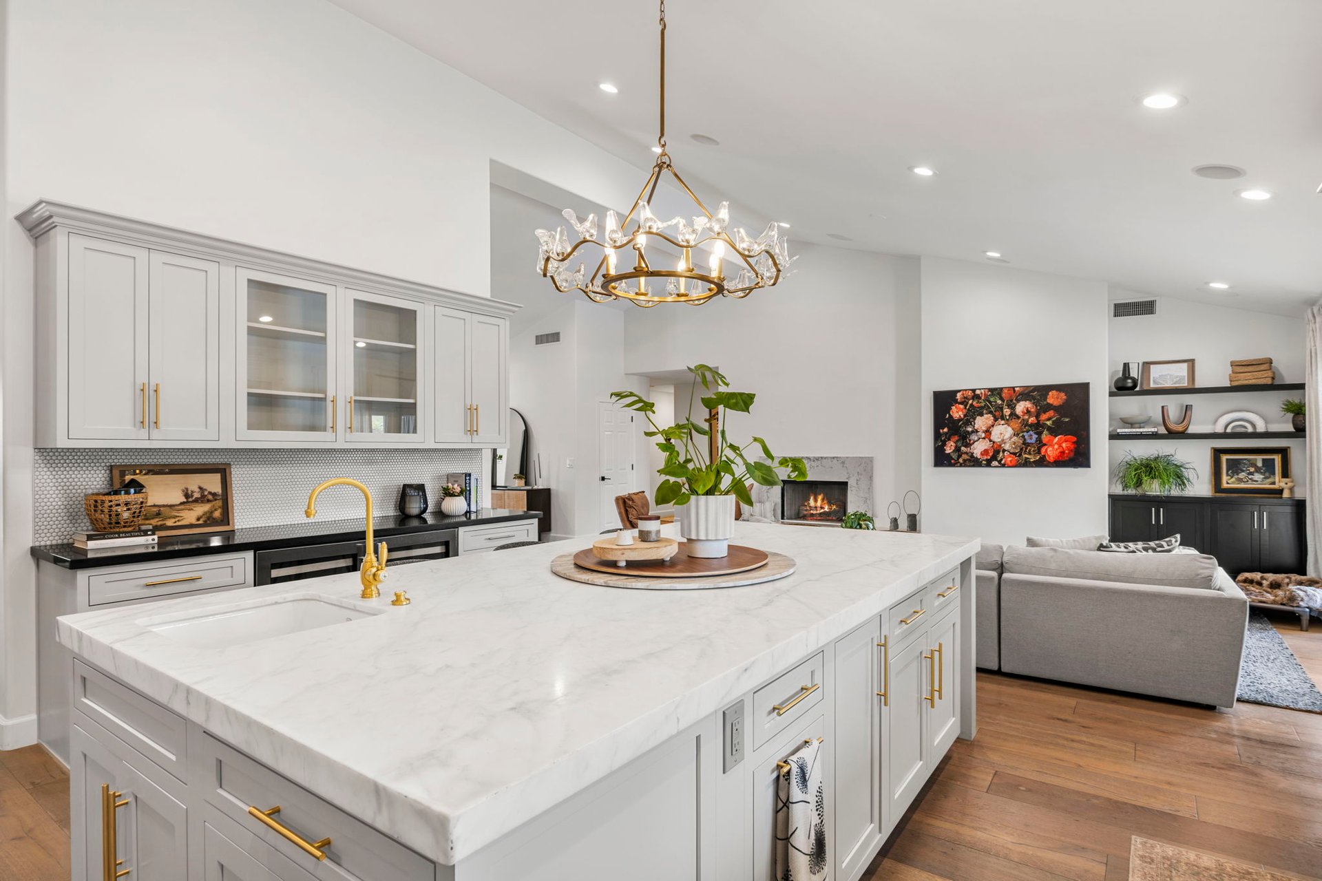 6152 E CALLE CAMELIA