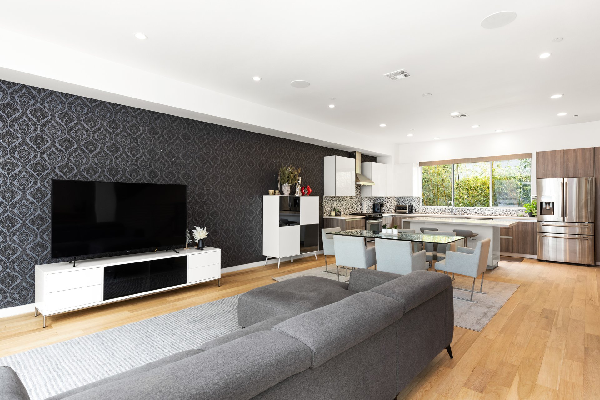 Hepburn Ave, 90038