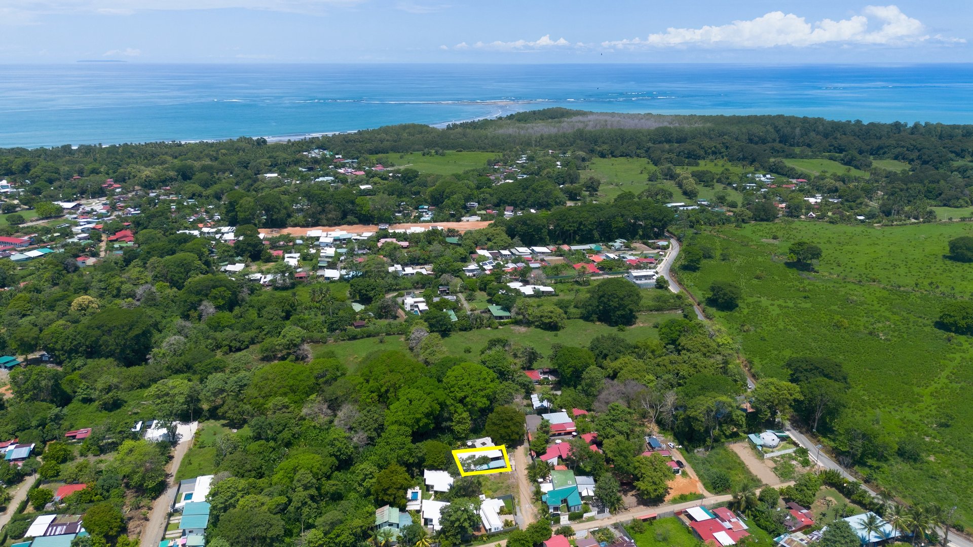 3 Bedroom Stylish Oasis, Close to the Beach and the Uvita River!