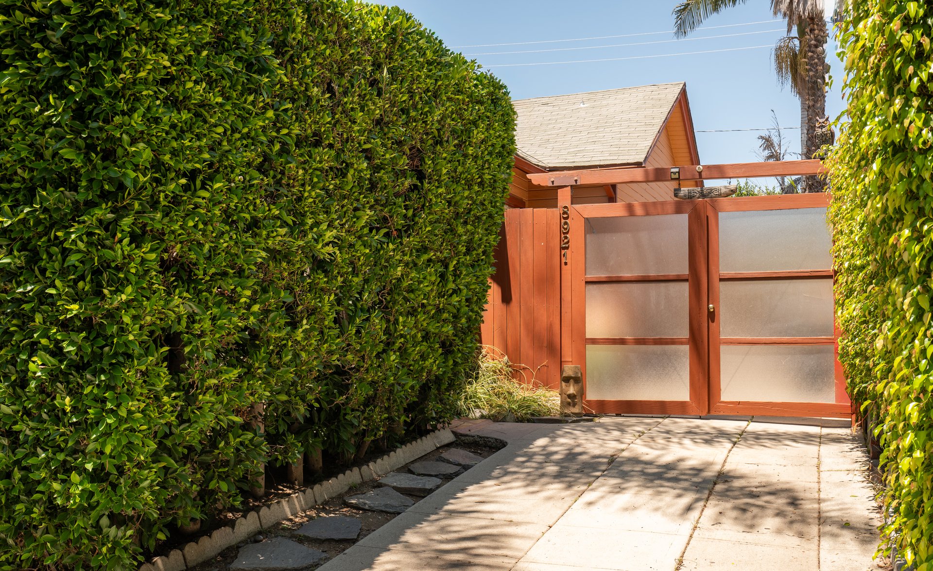 8921 Rosewood Ave, West Hollywood
