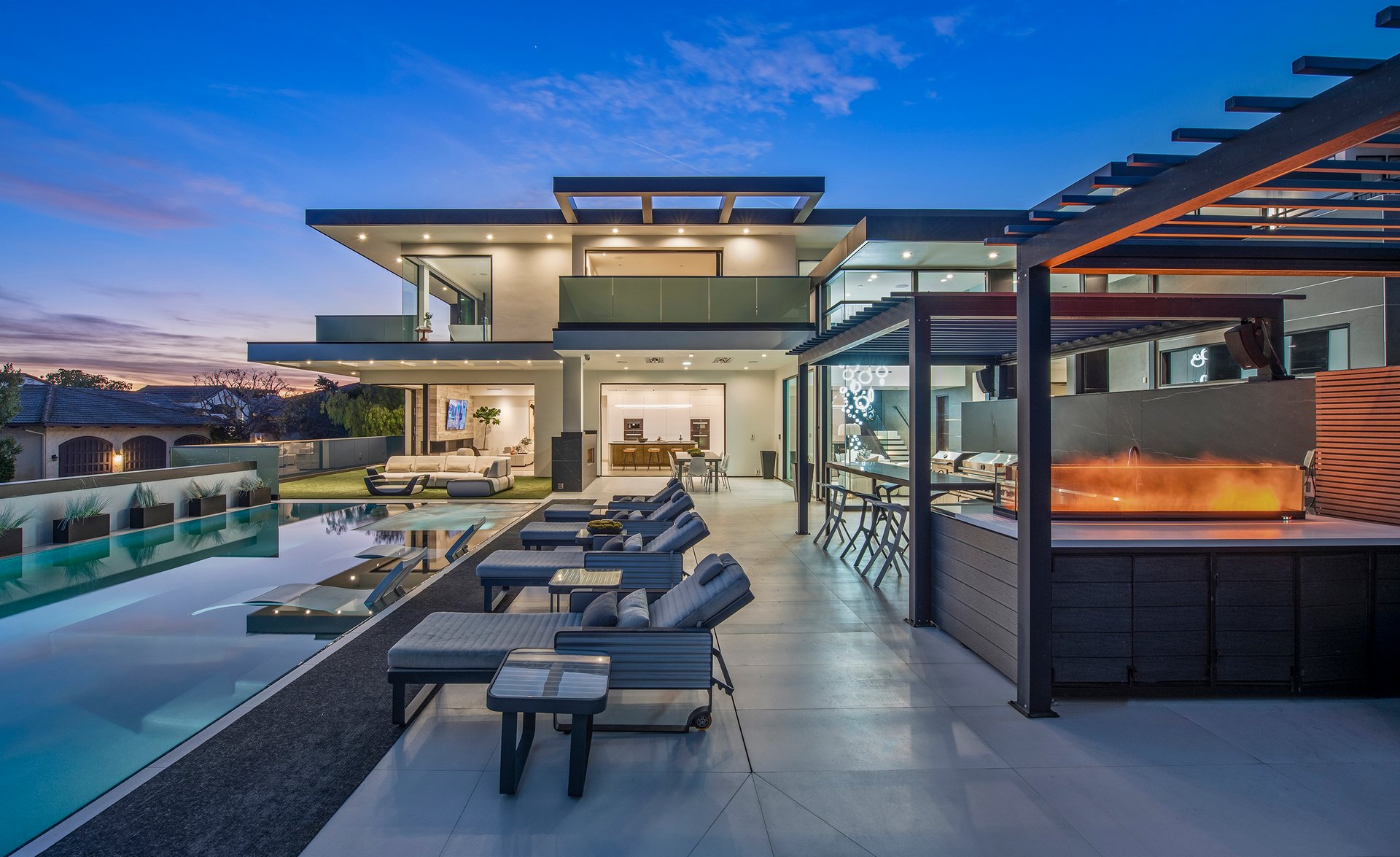 2301 Hercules Dr, Hollywood Hills