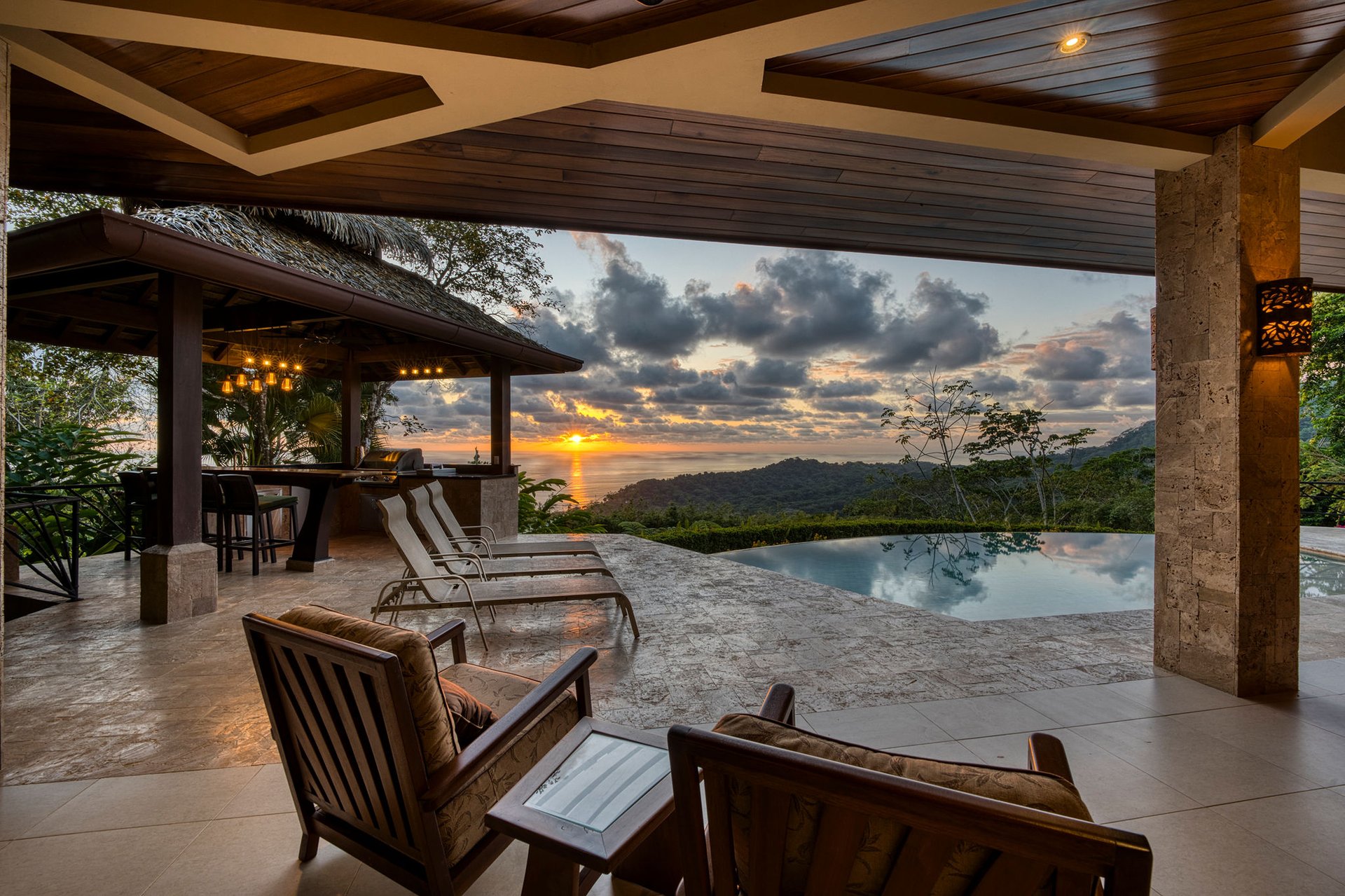 Casa Bambú – LUXURY 5 BEDROOM ESTATE WITH EXCEPTIONAL OCEAN VIEWS