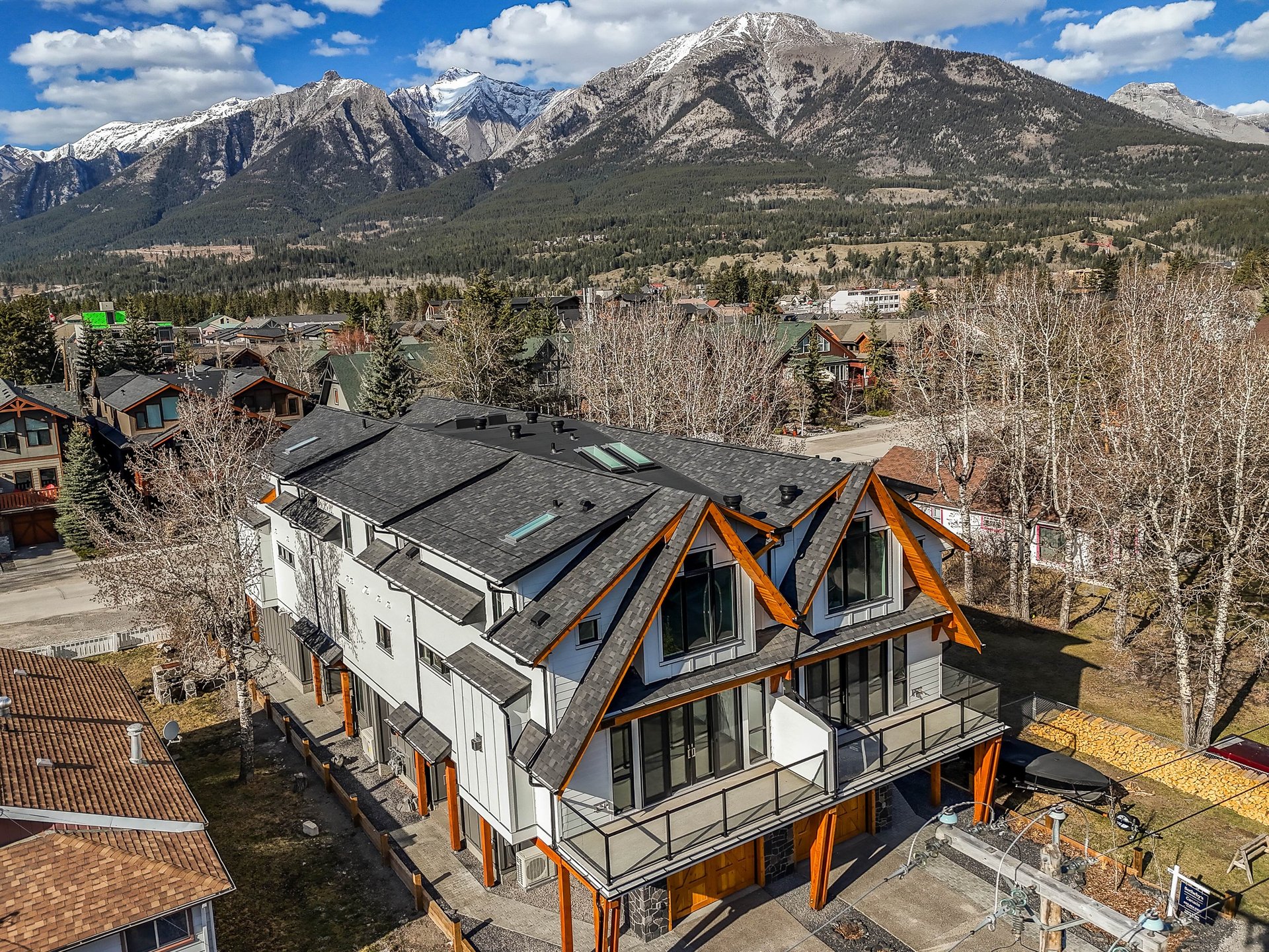 2(SE) - 833 6th Street
