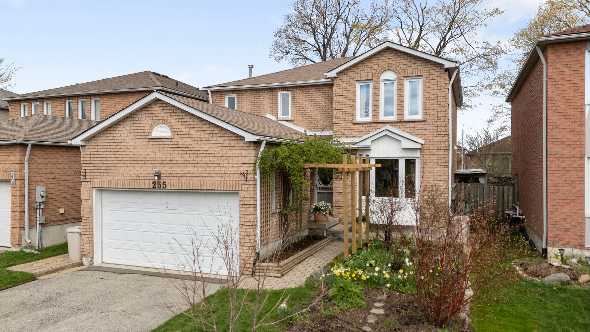 255 Hickling Trail, Barrie