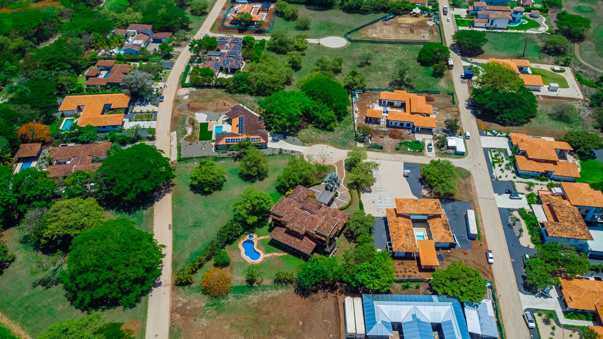 Casa Miraflores, Reserva De Golf #94 | Welcome to Casa Miraflores, an exquisite colonial-style estate home located in Hacienda Pinilla!