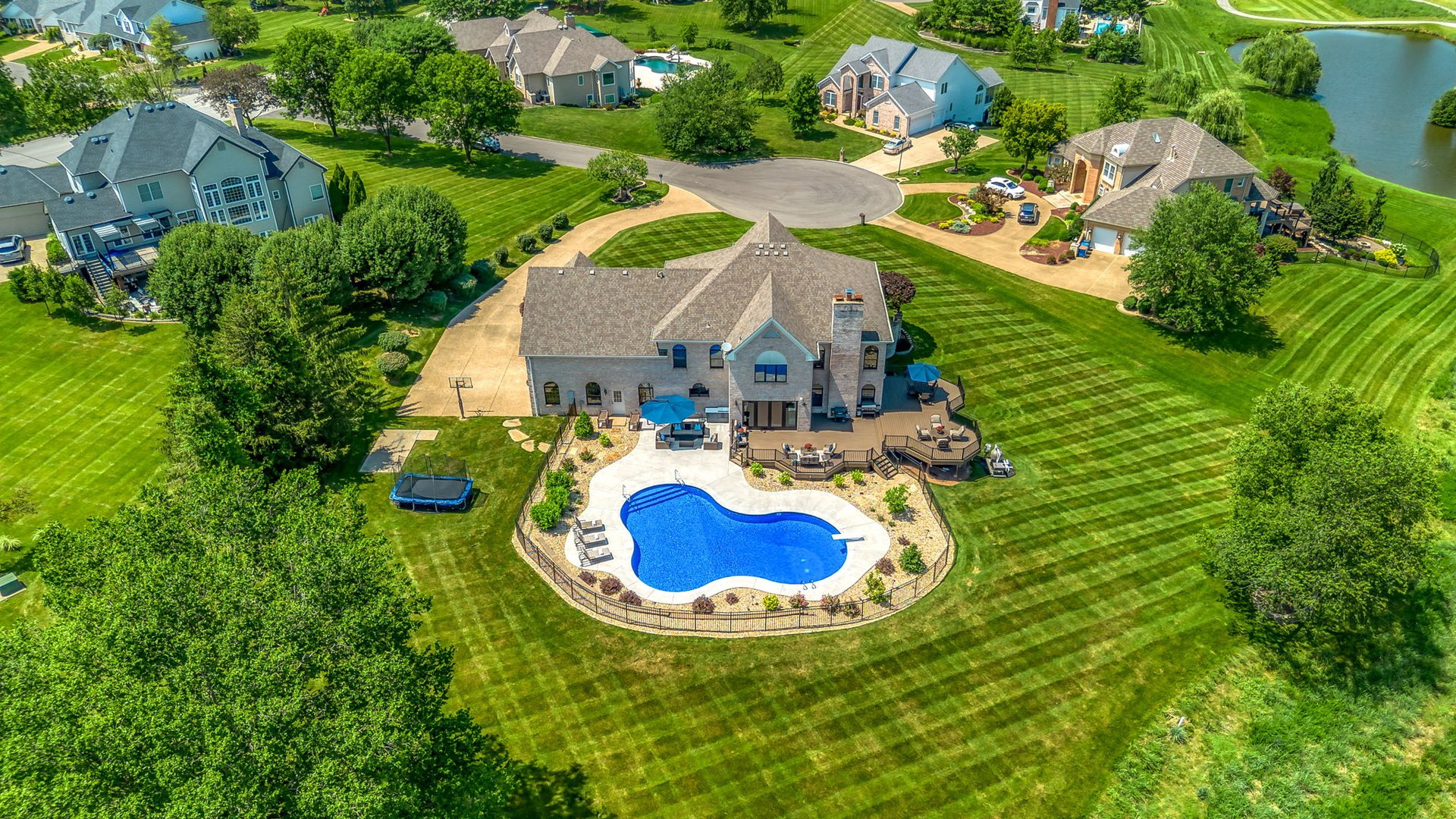 32 Rathfarnum Lane