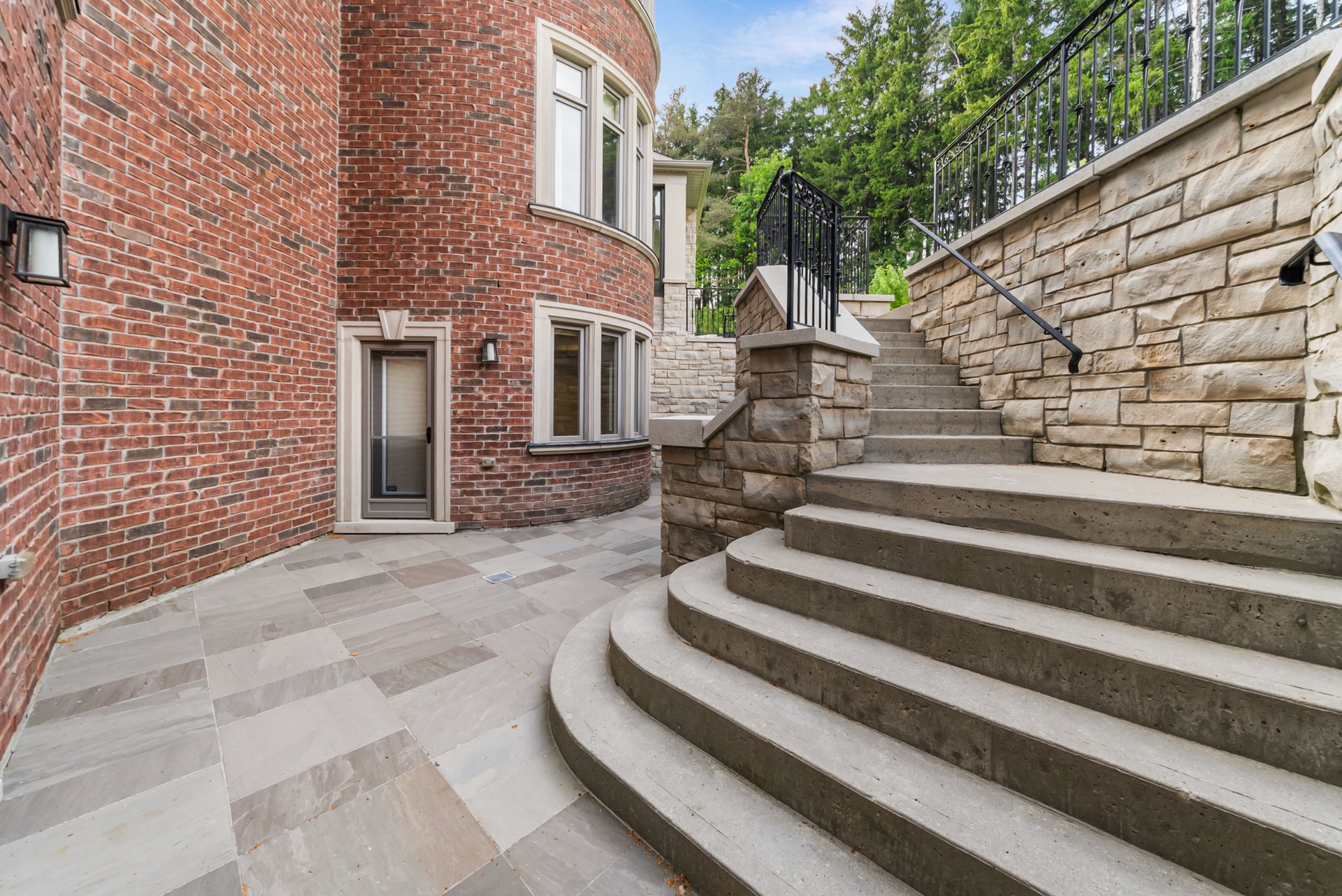 SOLD: Elegant Model Residence