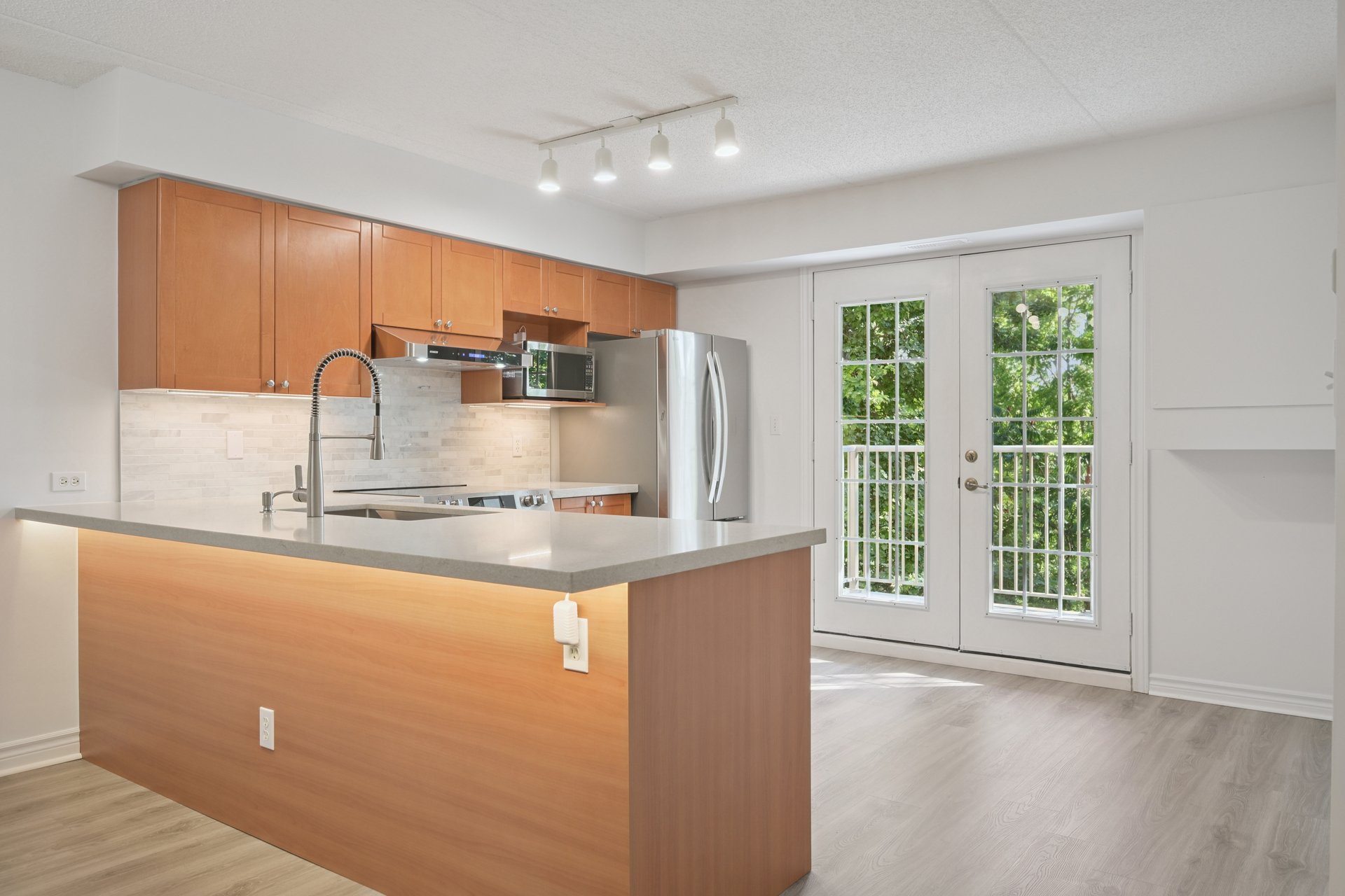 Upgraded 1 Bed+ Den Suite Overlooking Ravine