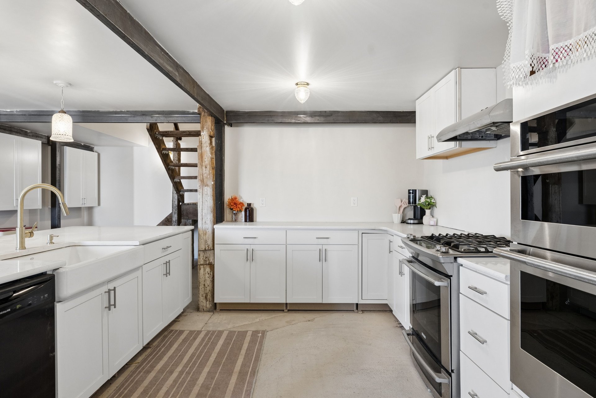 17885 Brick Heights