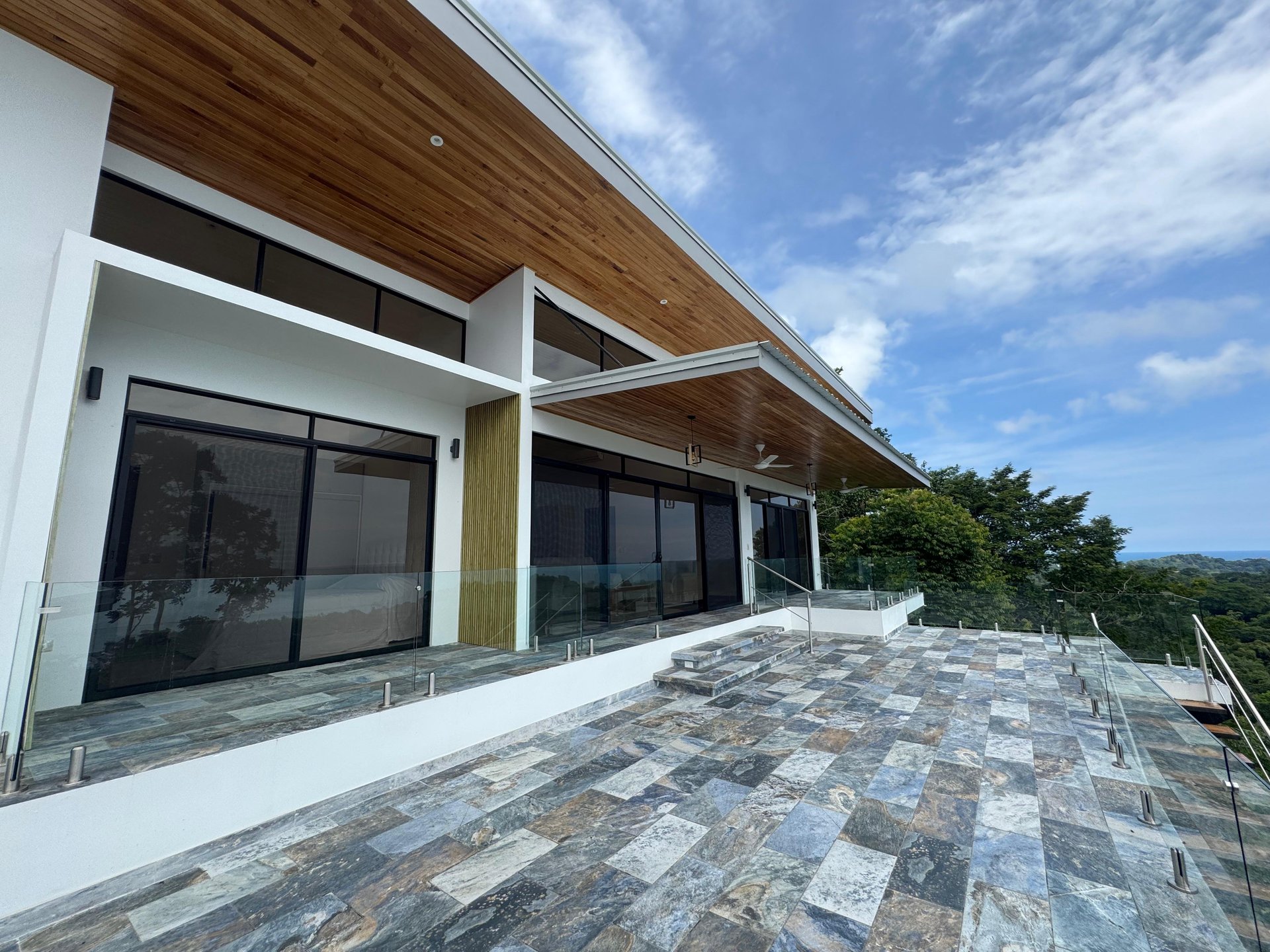 Modern Elegance Meets Incomparable Views, 3BDR&3Baths Home