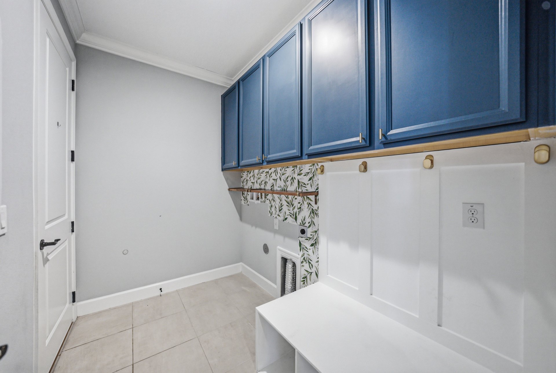 6883 BRADBURY CIR
