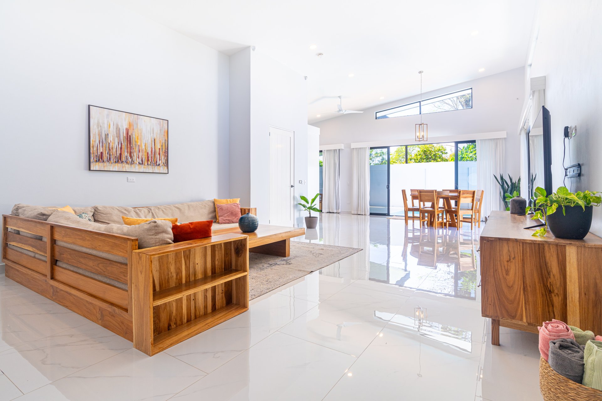 FIRE SALE!!!!! Immaculate New Build with Modern Design & Premium Features
