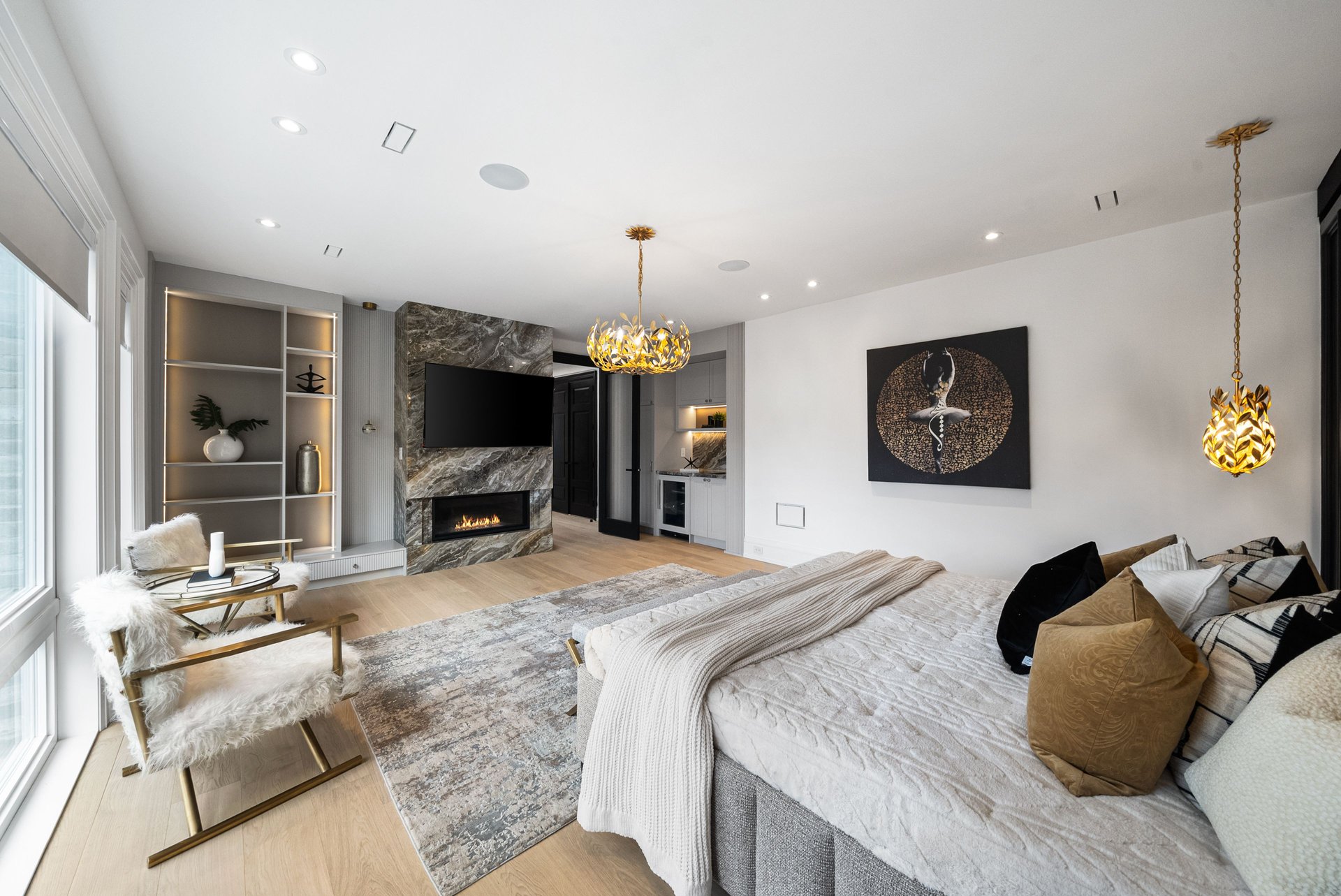 SOLD: Architectural Elegance