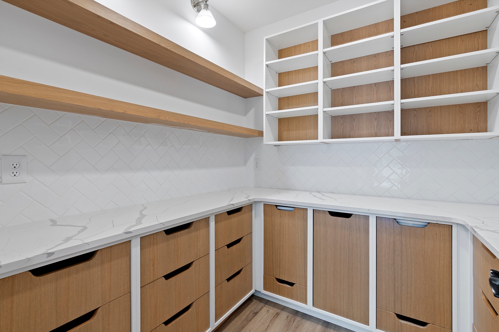 SPACE SPACE SPACE with a Luxury feel! Office AND Bonus Room!Office AND Bonus Room!