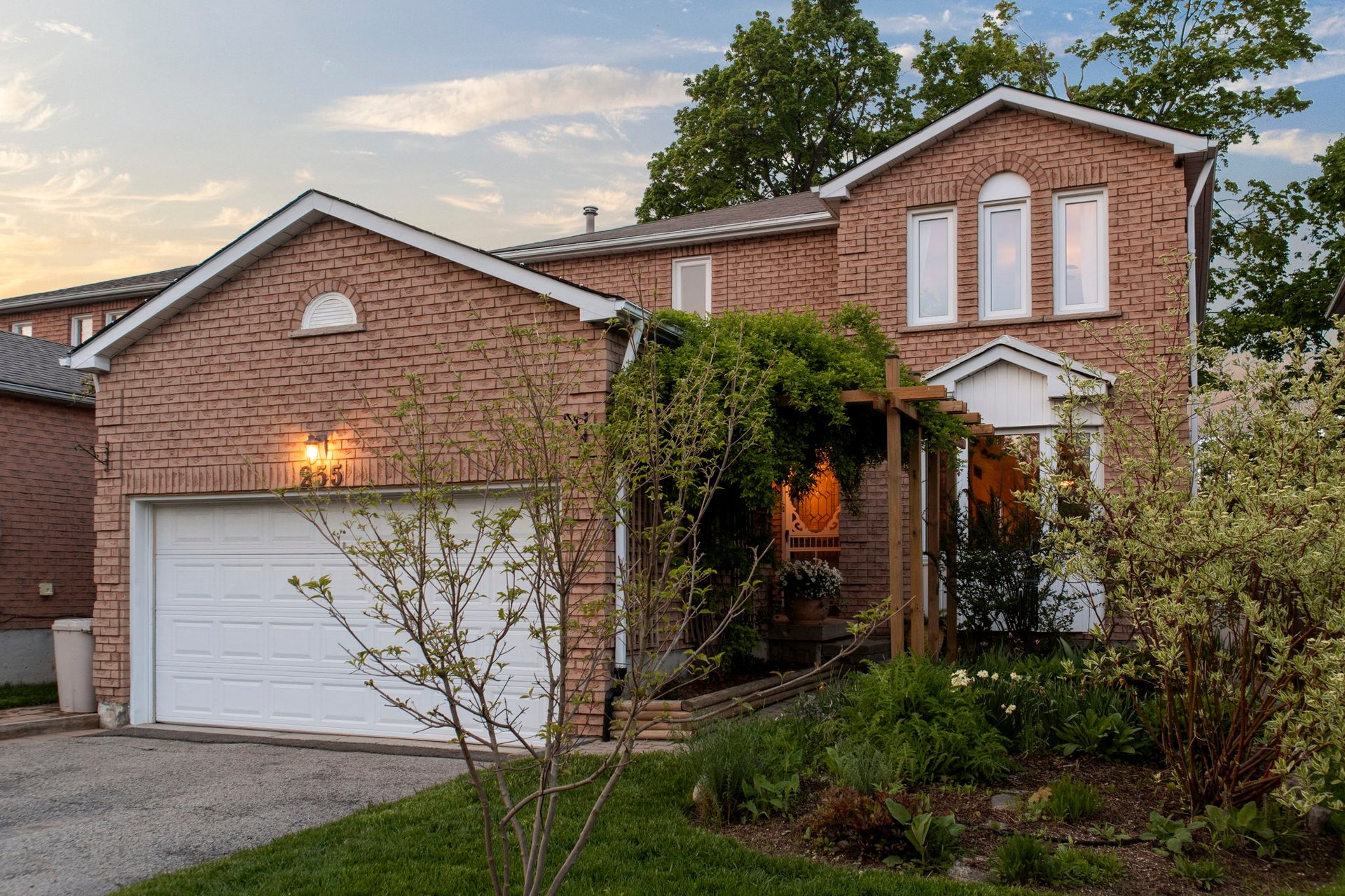 255 Hickling Trail, Barrie