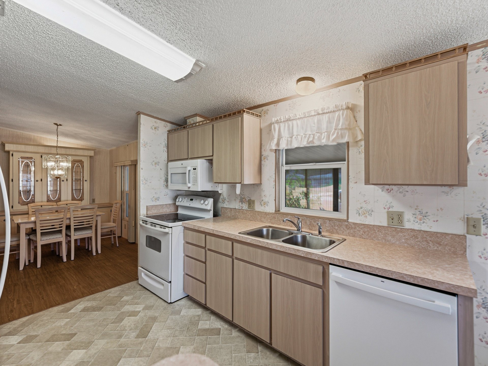 3822 DAMIAN DR