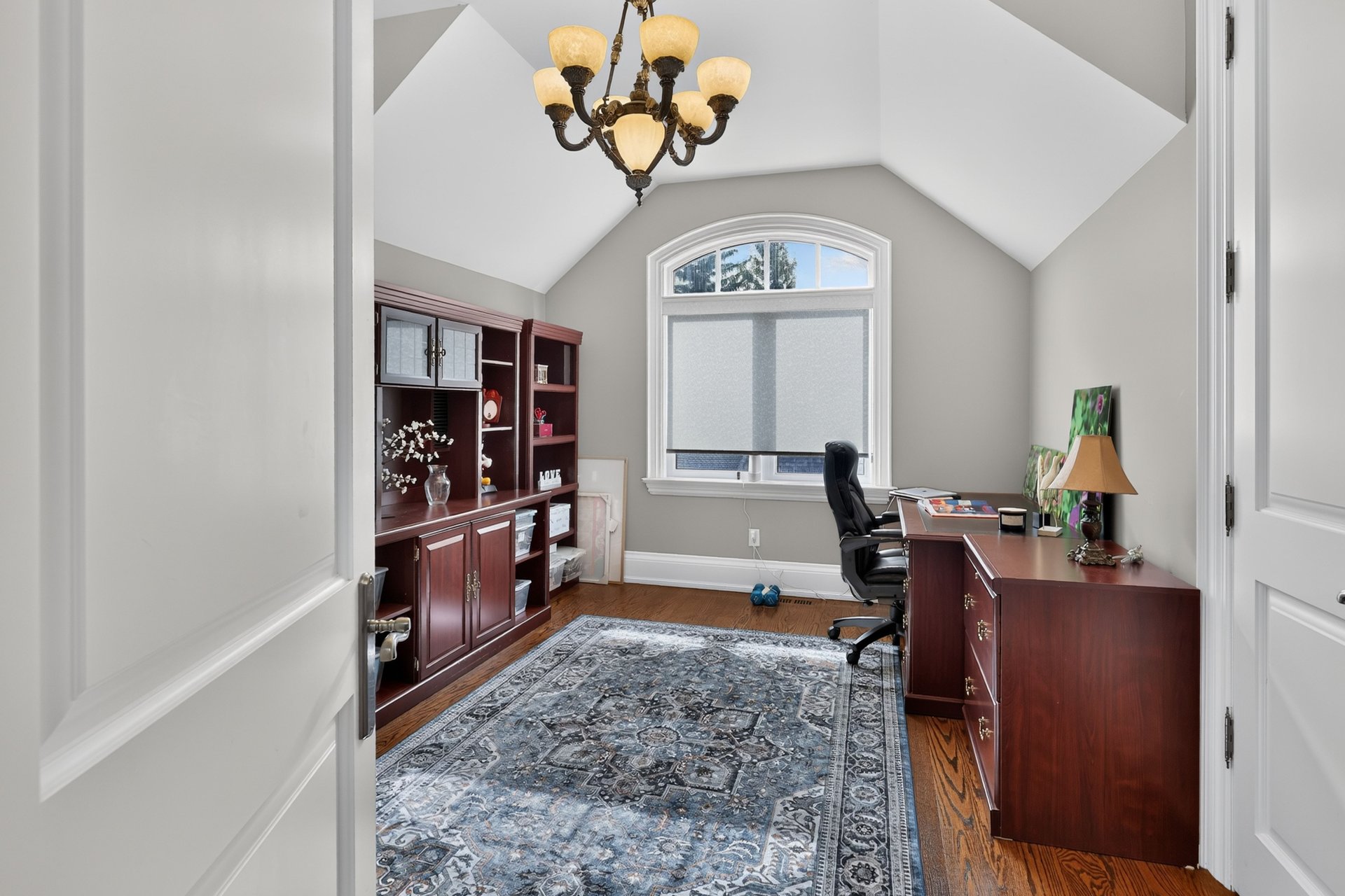 2513 Sharon Cres