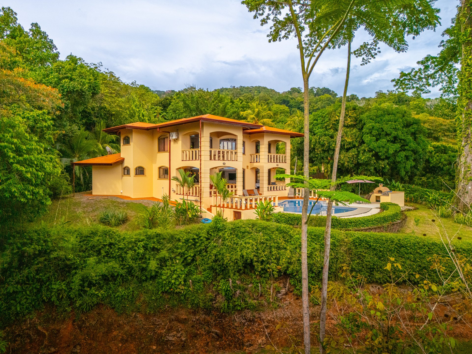 Classic Luxury at Casa Ceiba, Coastal Ocean View 4 Bedroom Home Near Uvita