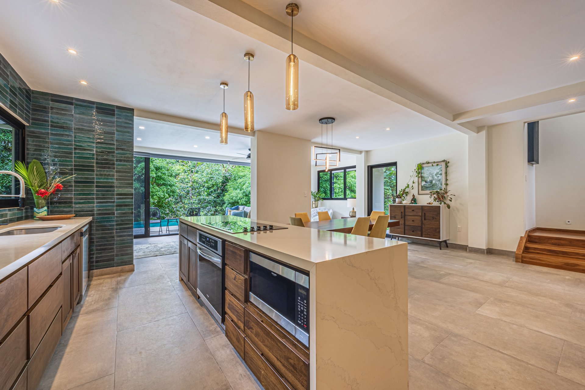 Luxury Rainforest Home + Guest House on 11 acres