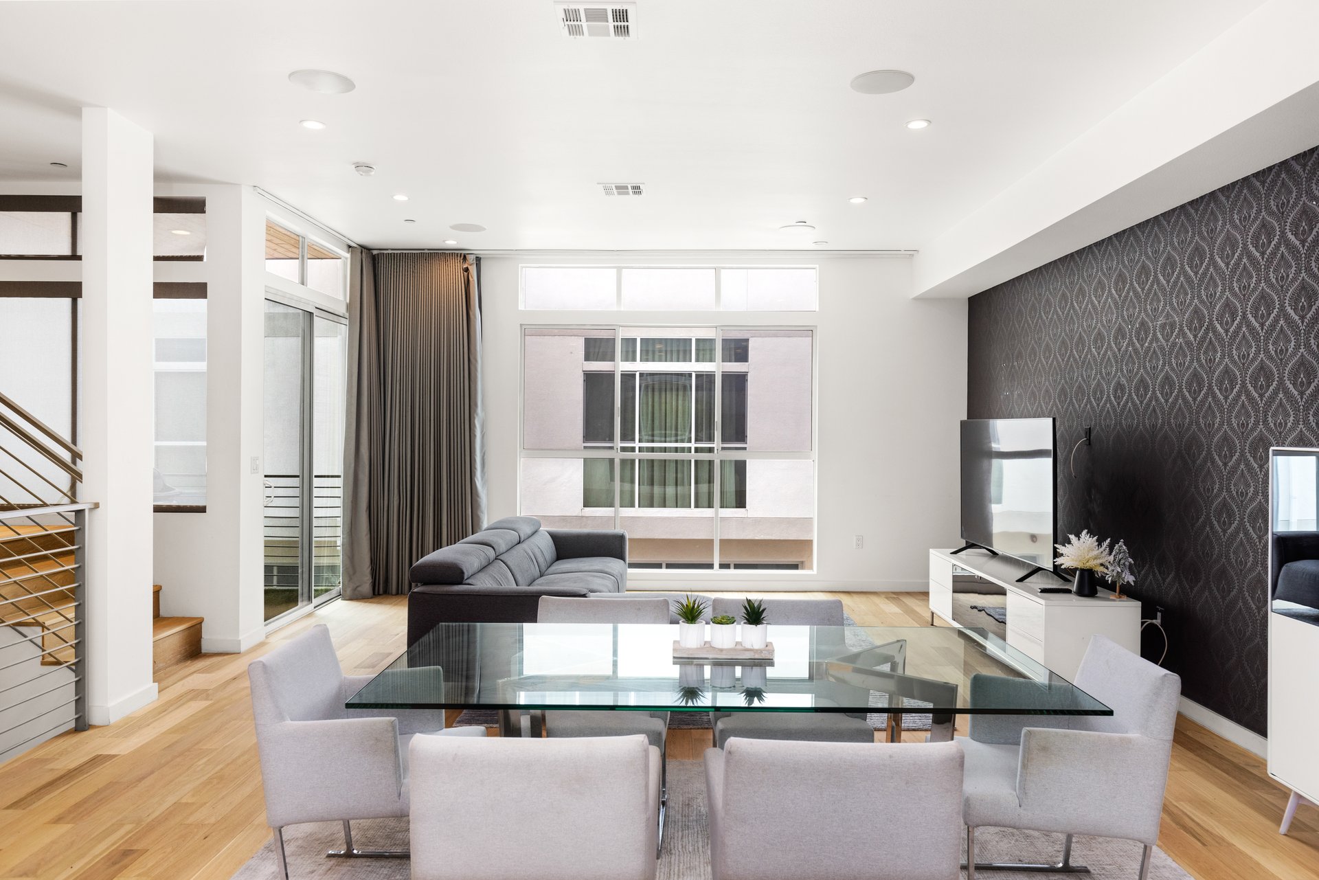 Hepburn Ave, 90038