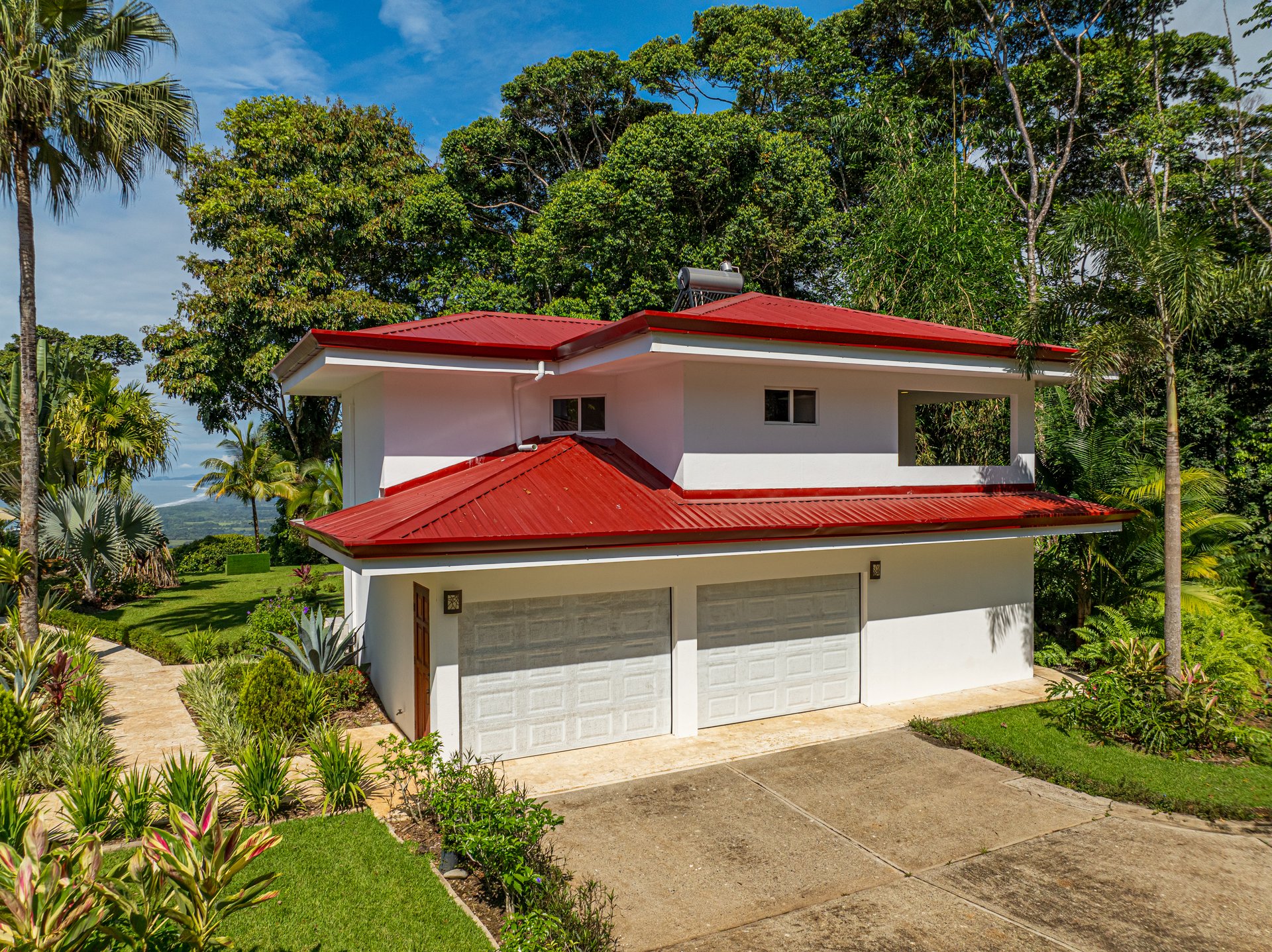 16 ACRES – 6 Bedroom Grand Estate With Guest House, 15 Minutes to Dominical, SPECTACULAR OCEAN VIEWS!!!