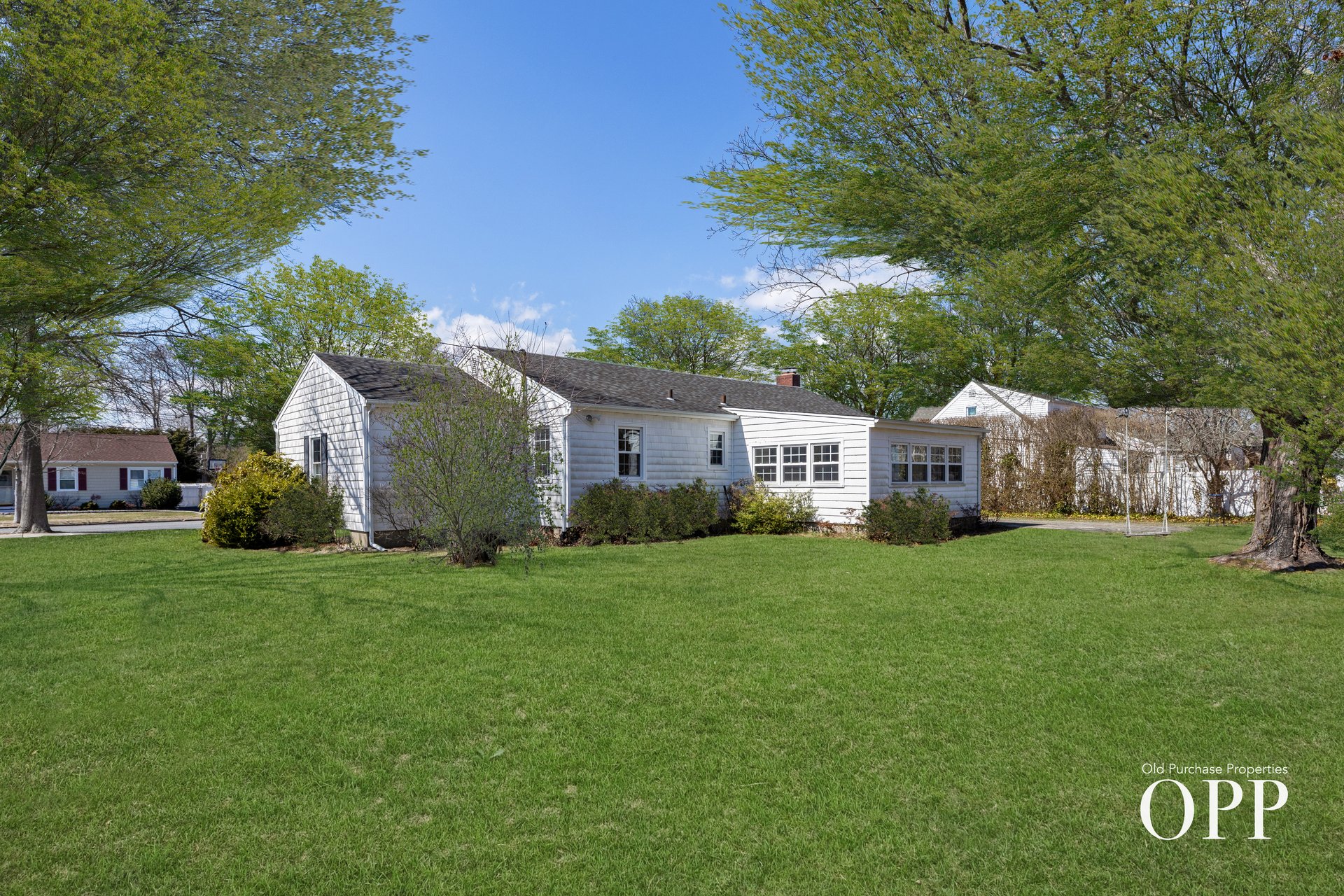 WELL-MAINTAINED RANCH CLOSE TO EVERYTHING