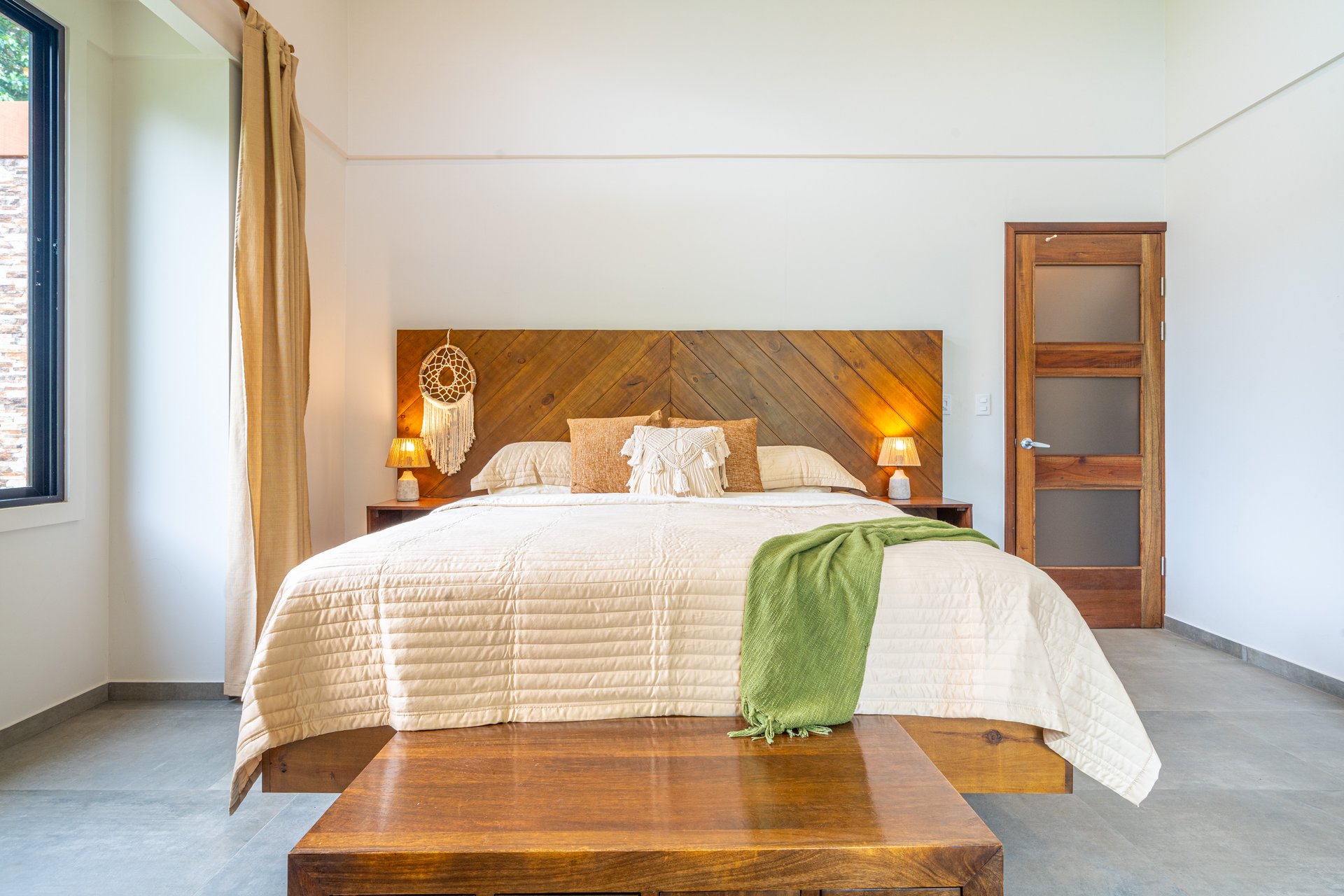 Stunning 4-Bedroom Home with Mountain Views – Perfect Blend of Seclusion and Convenience.
