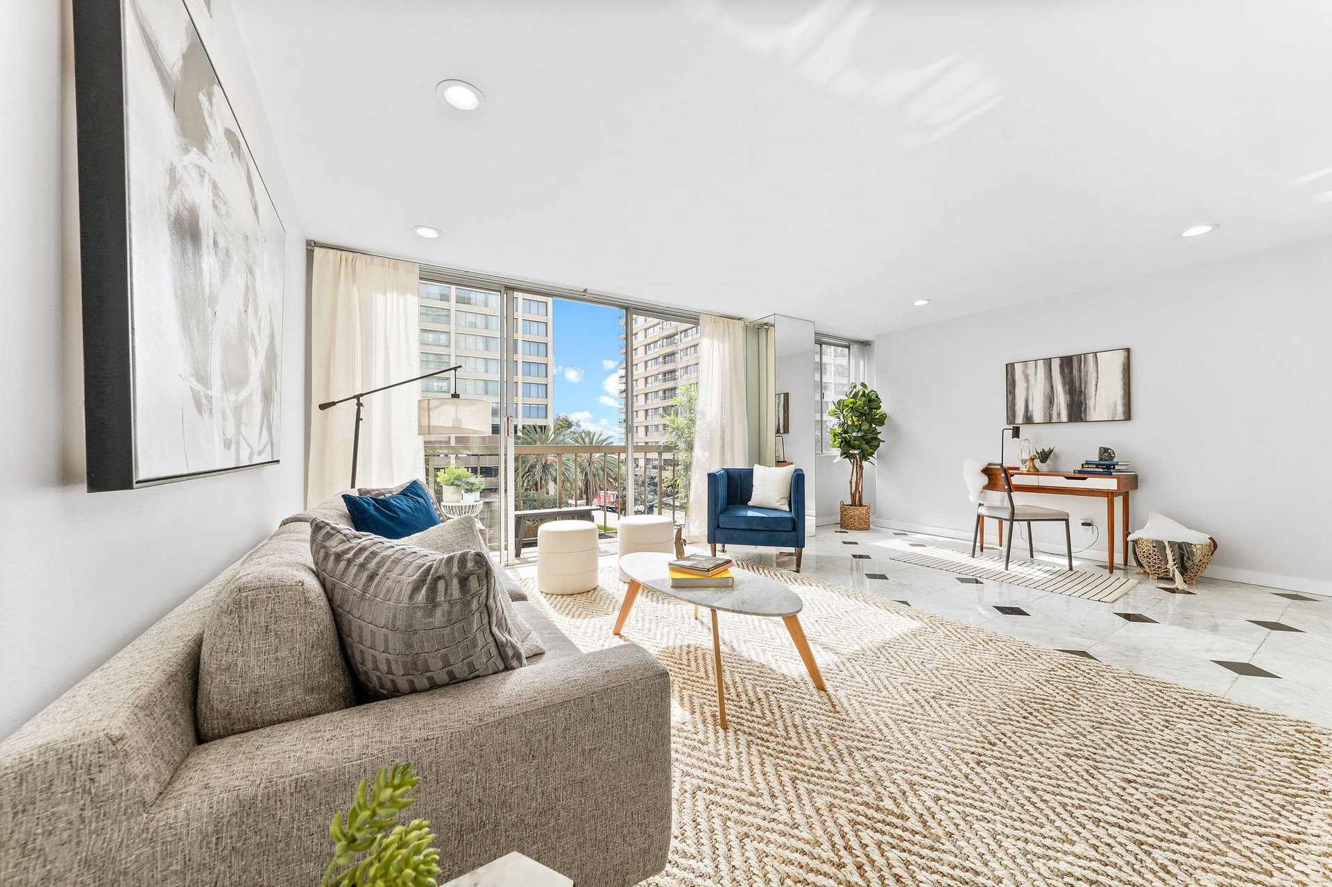 Wilshire Selby East #602, Wilshire Corridor