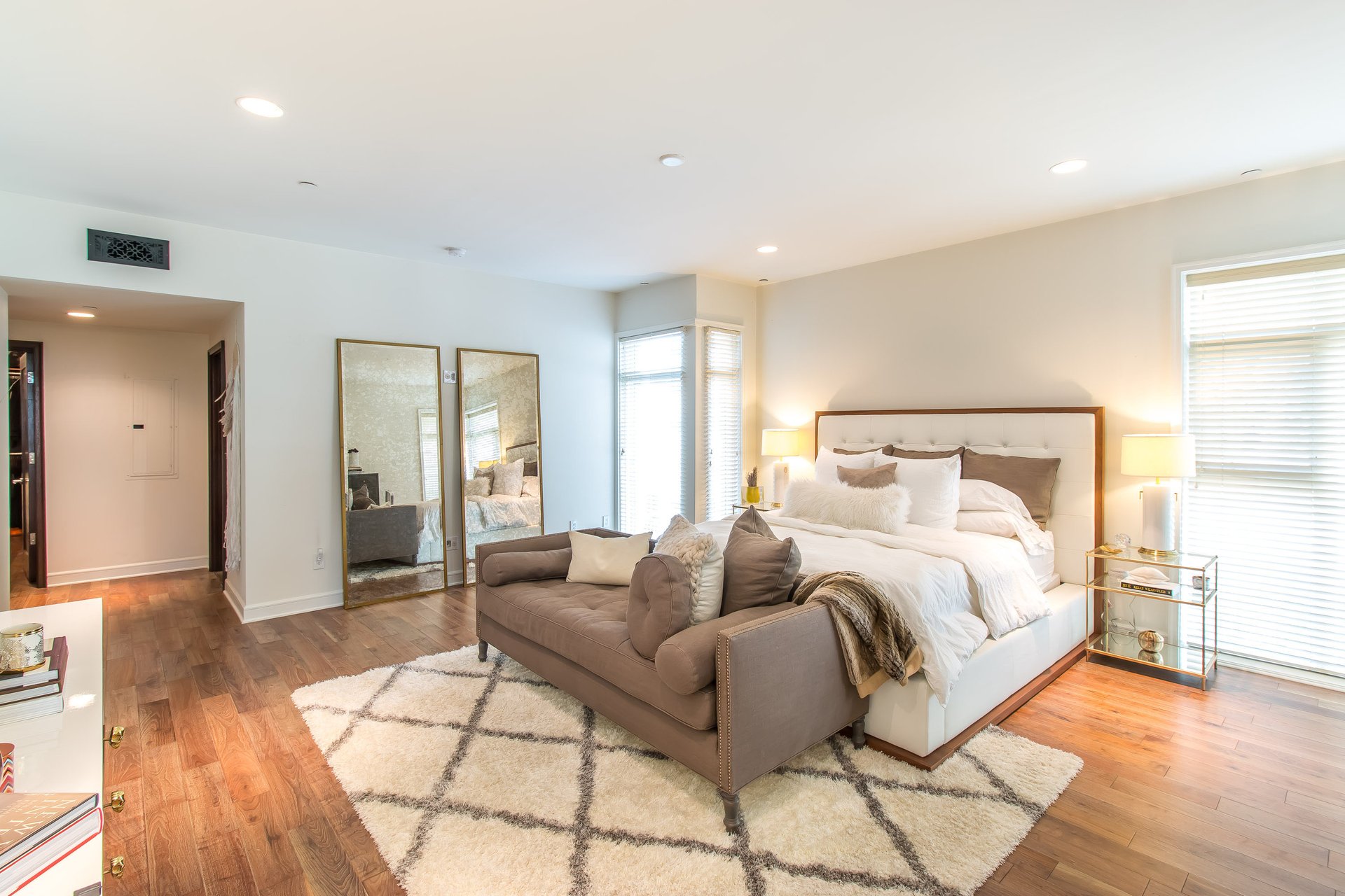 447 N Doheny Dr, #305