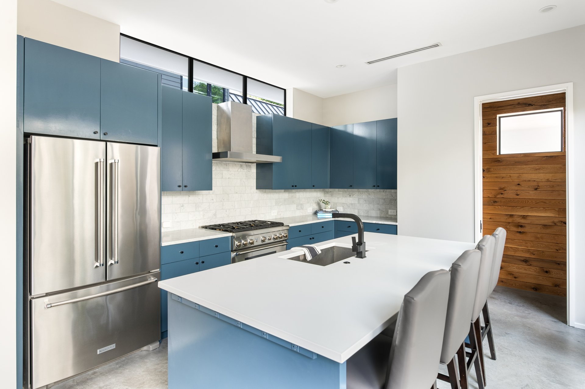 404 W Milton