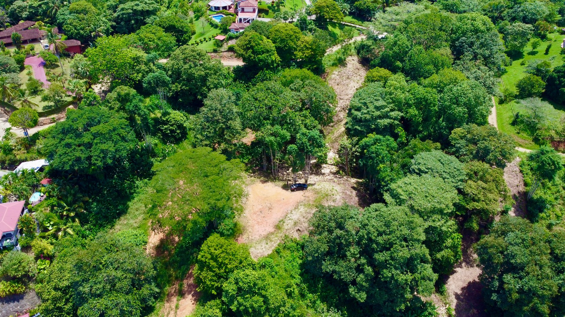 Build-Ready Lot in Ojochal’s Calle Cacique | Easy Access & Stunning Mountain Views