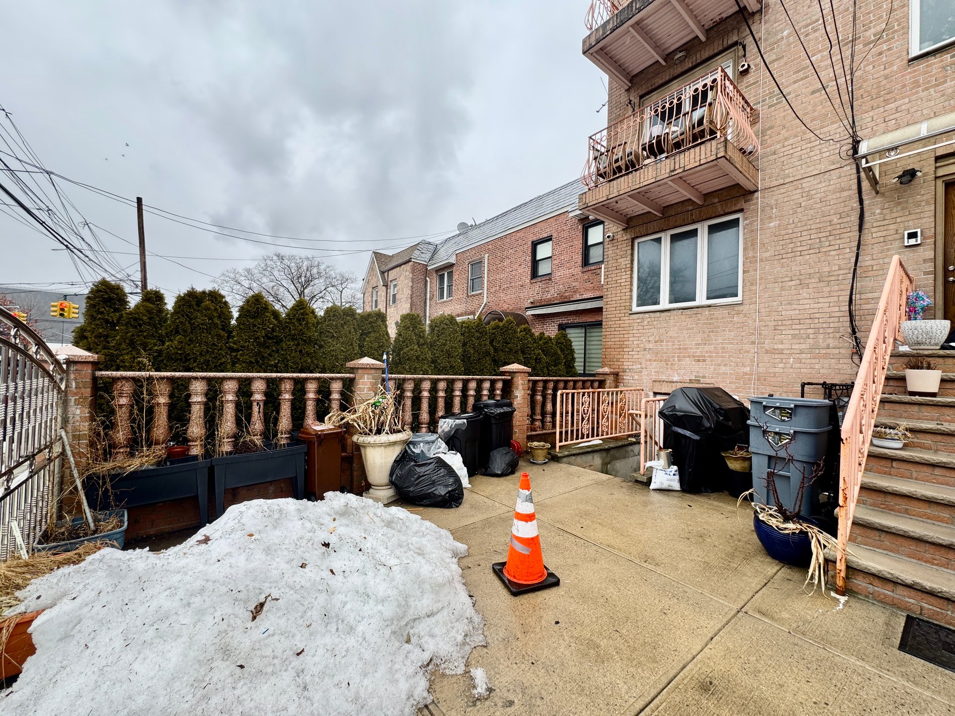 20-07 37th St