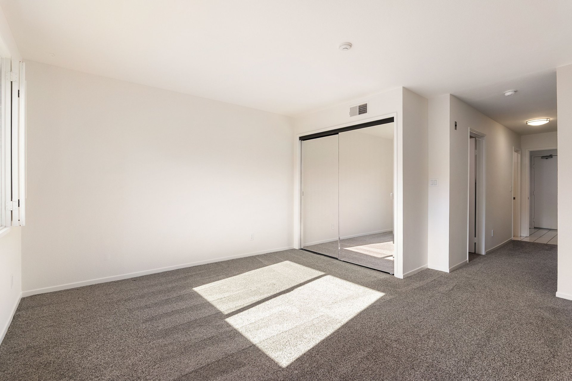 1010 California Ave #307, North of Wilshire