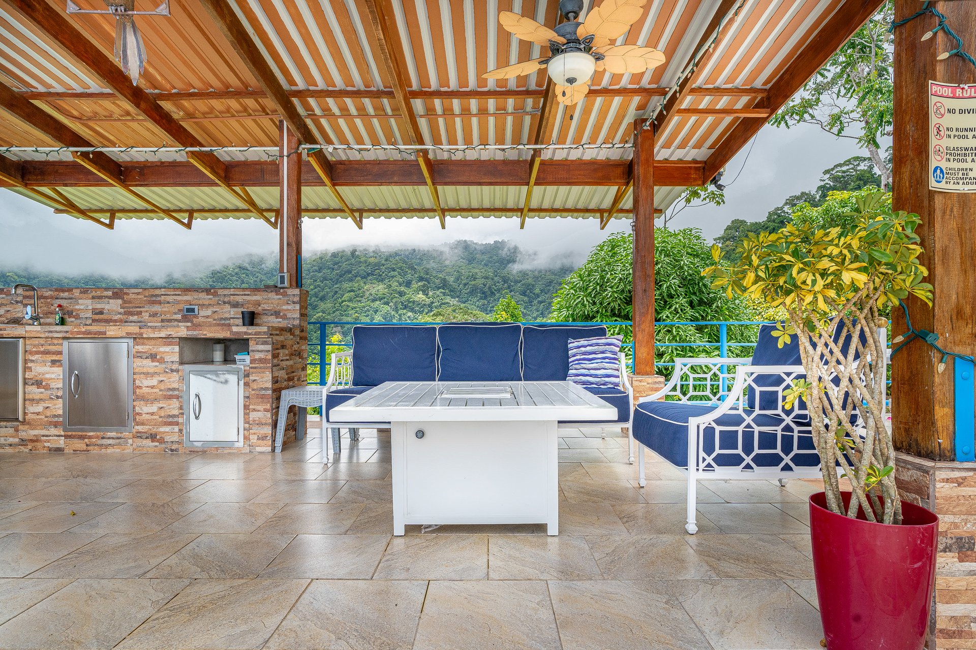 Luxury 4-Bed Villa with Ocean Views & Infinity Pool in Ojochal