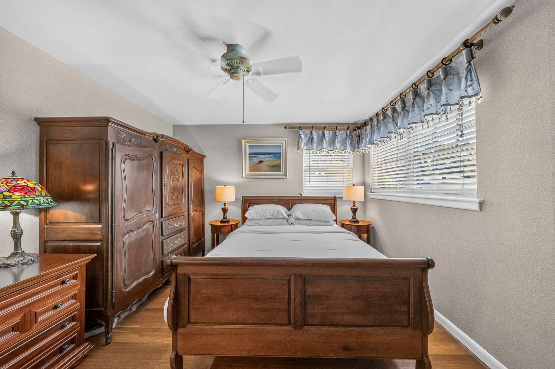 24 Beacon St