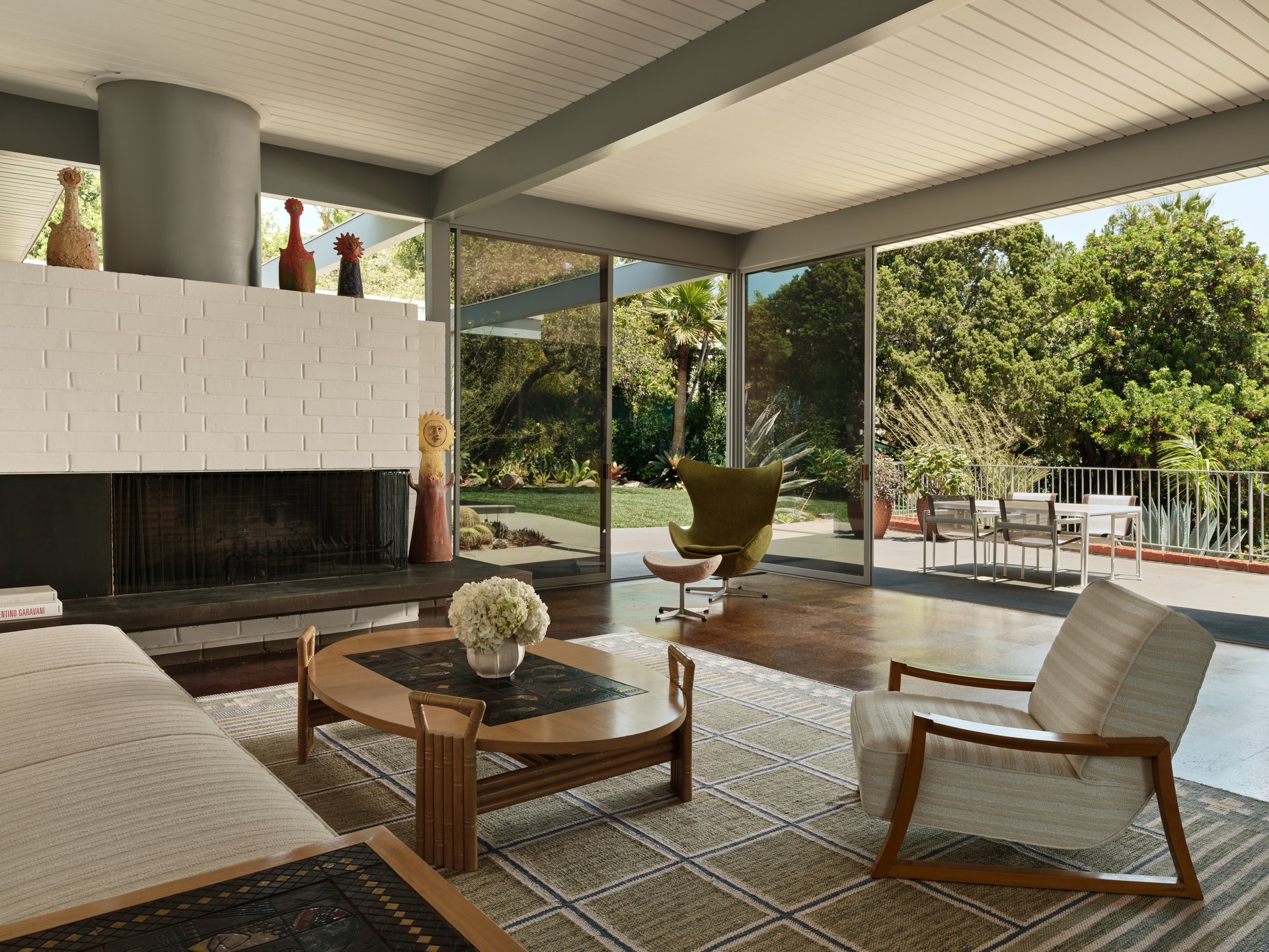1035 Summit Dr, Beverly Hills 