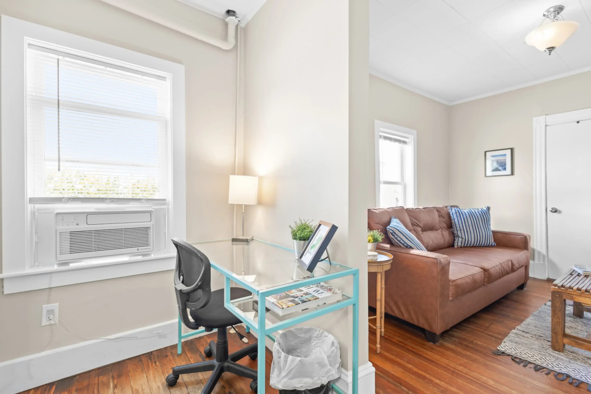 First Floor Apartment Near the Cliff Walk and More