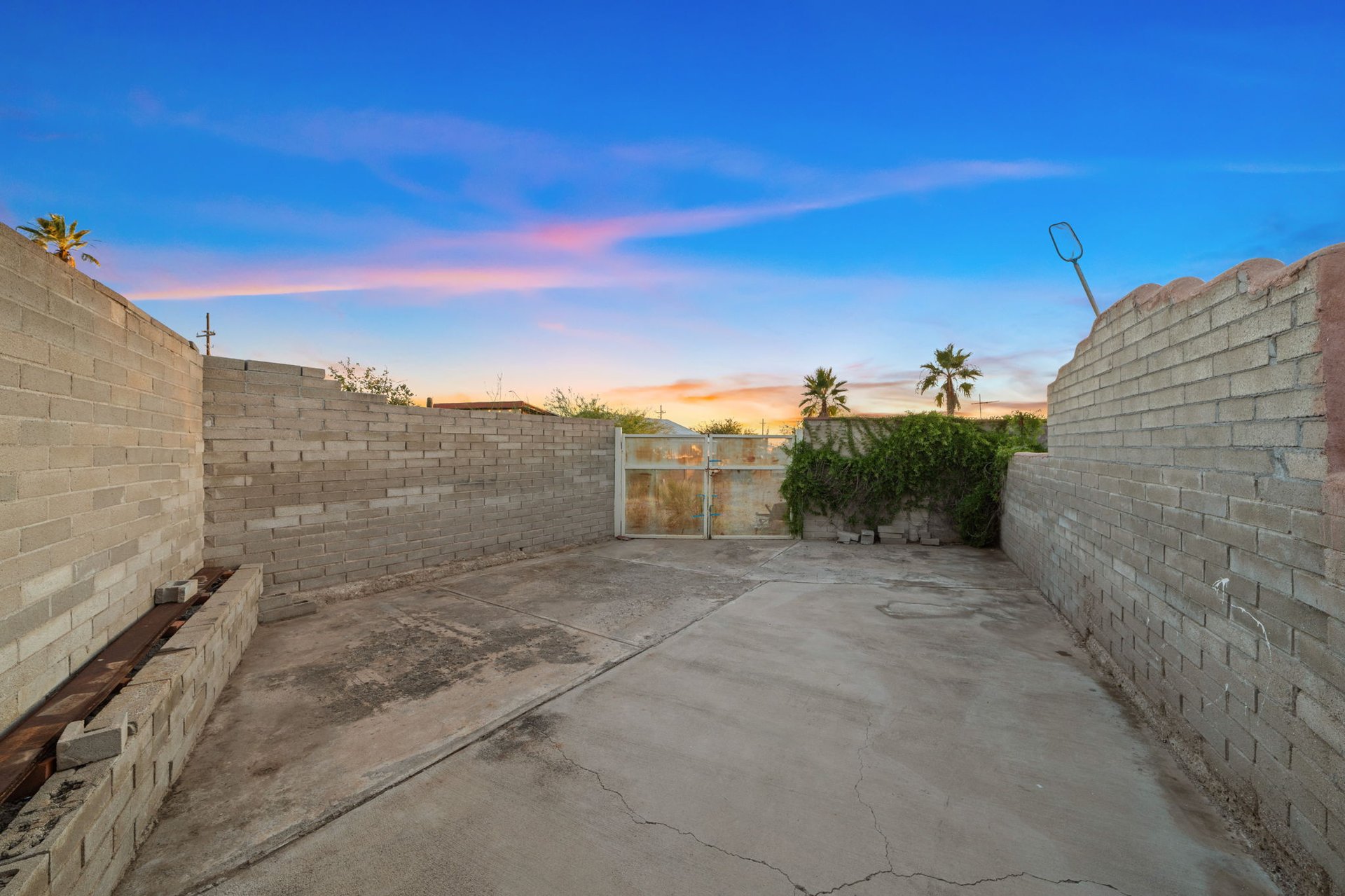 2540 S Marianne