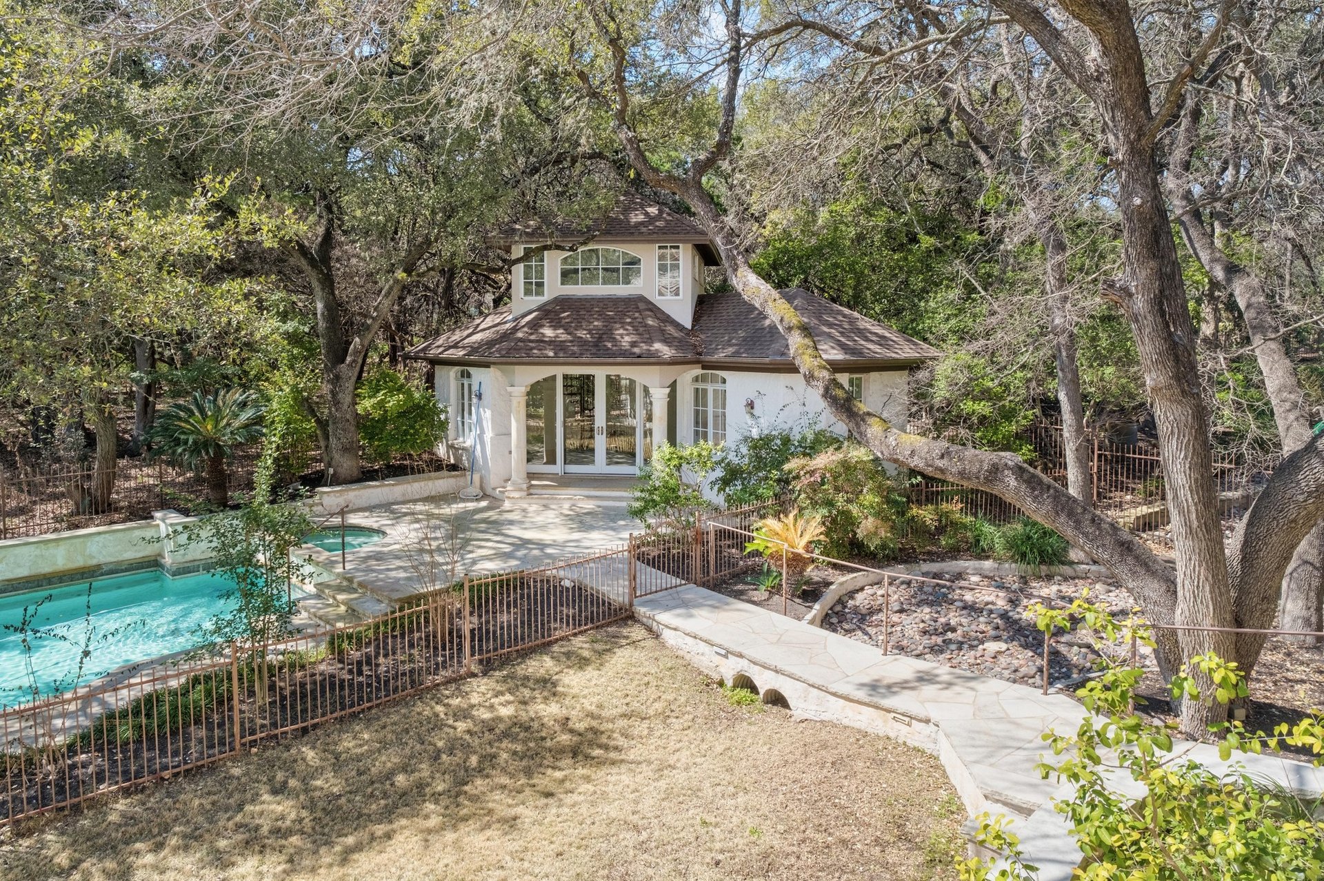2900 Meandering River Court