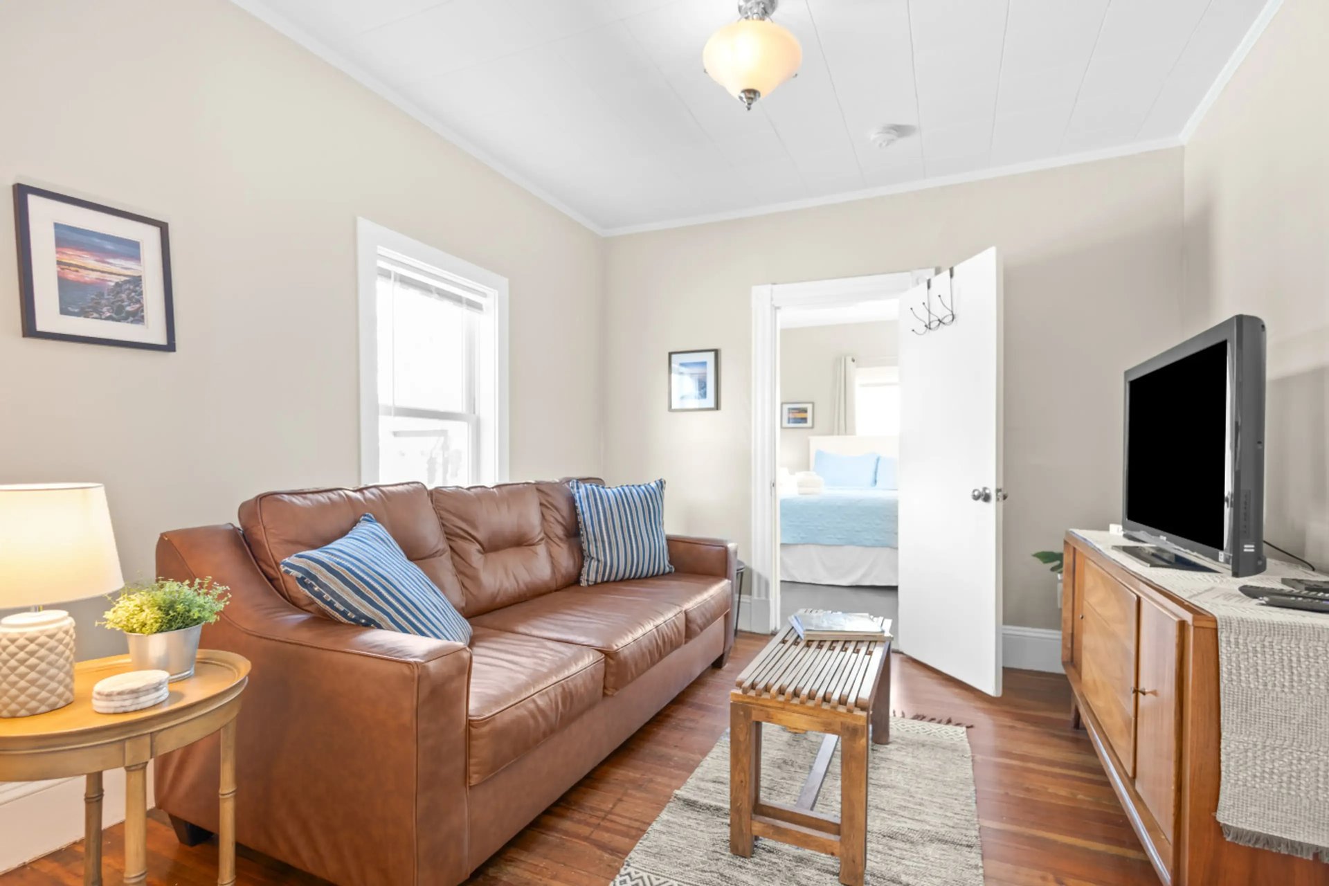 First Floor Apartment Near the Cliff Walk and More