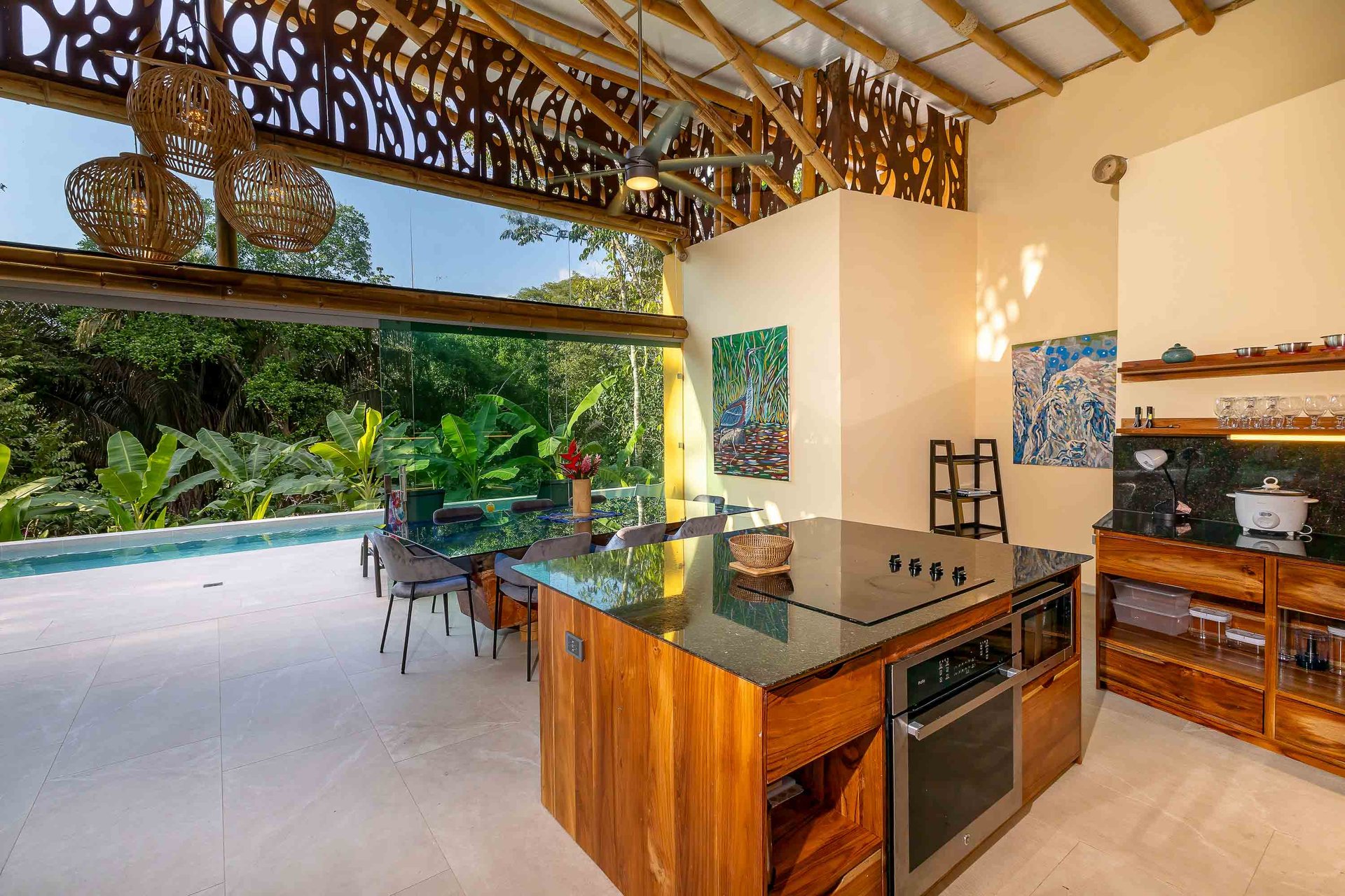 Villa Bamboo Luxury Jungle Retreat near the Marina