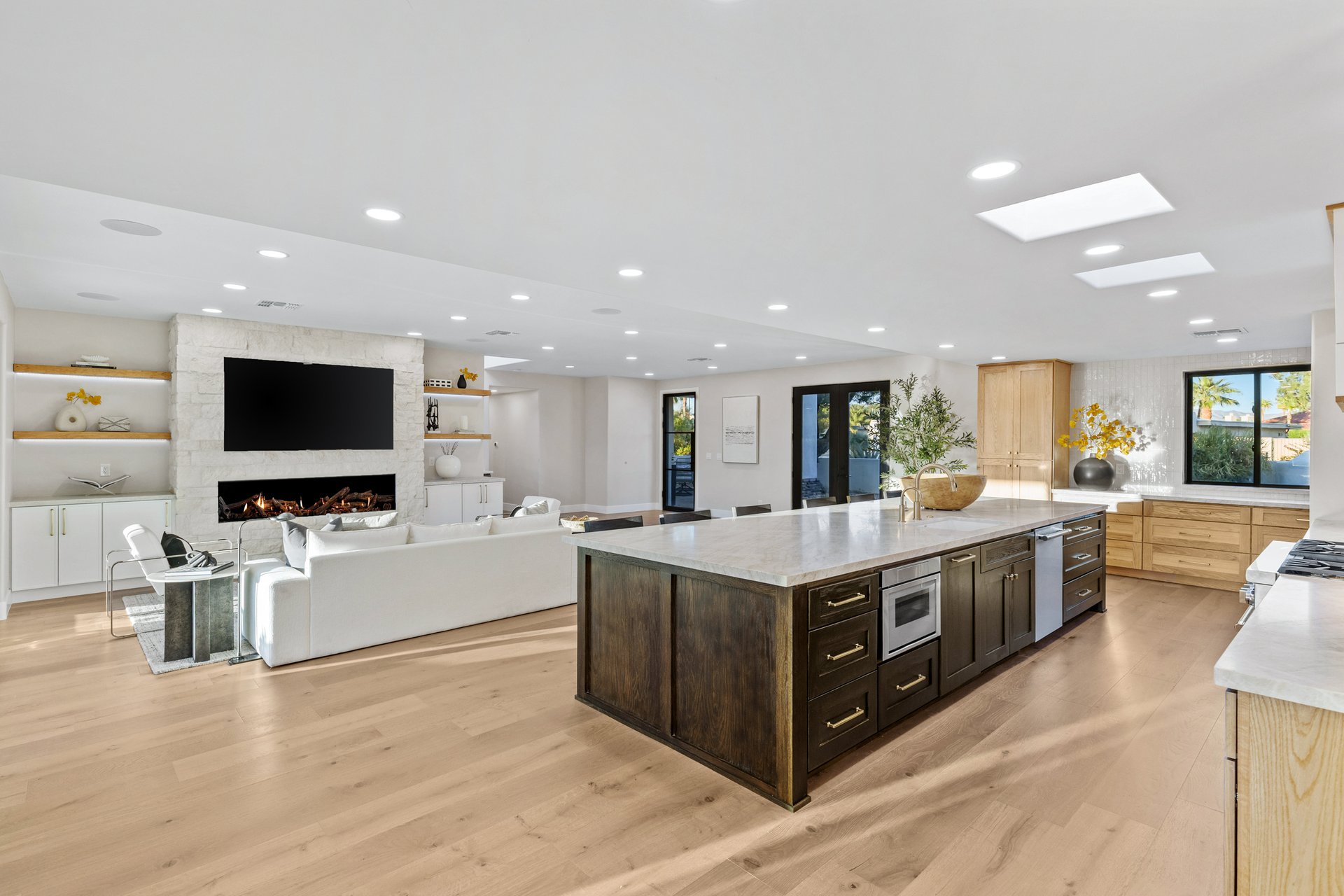 8436 N VIA LINDA